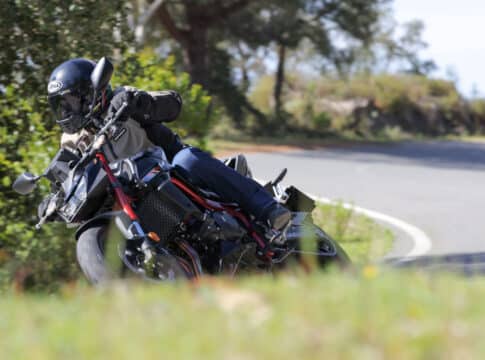 Prueba Honda Hornet 750 E-Clutch