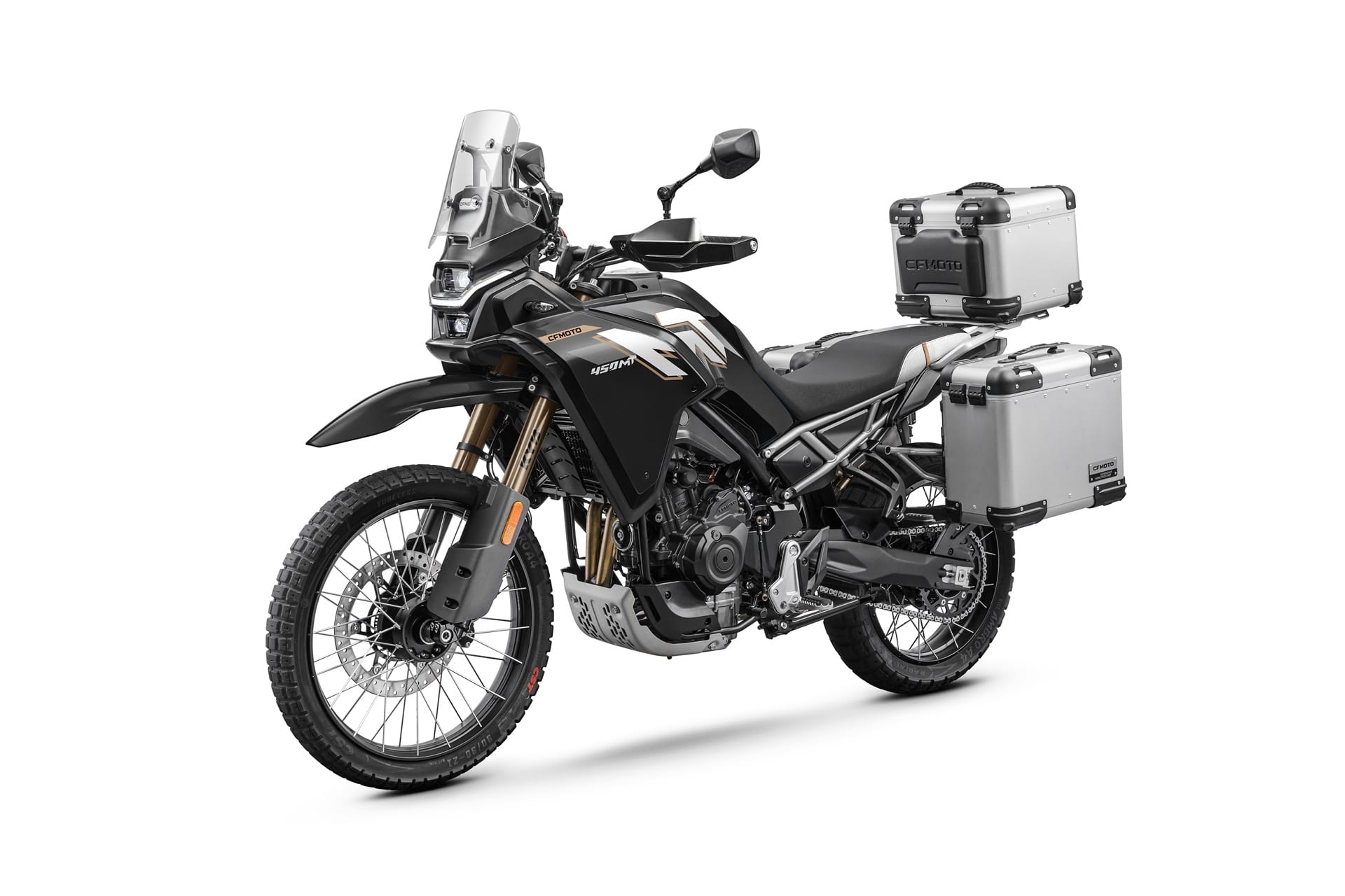 CFMoto sube el listón con la 450MT 2026: Ahora de serie con escape Akrapovič y Rally Pack