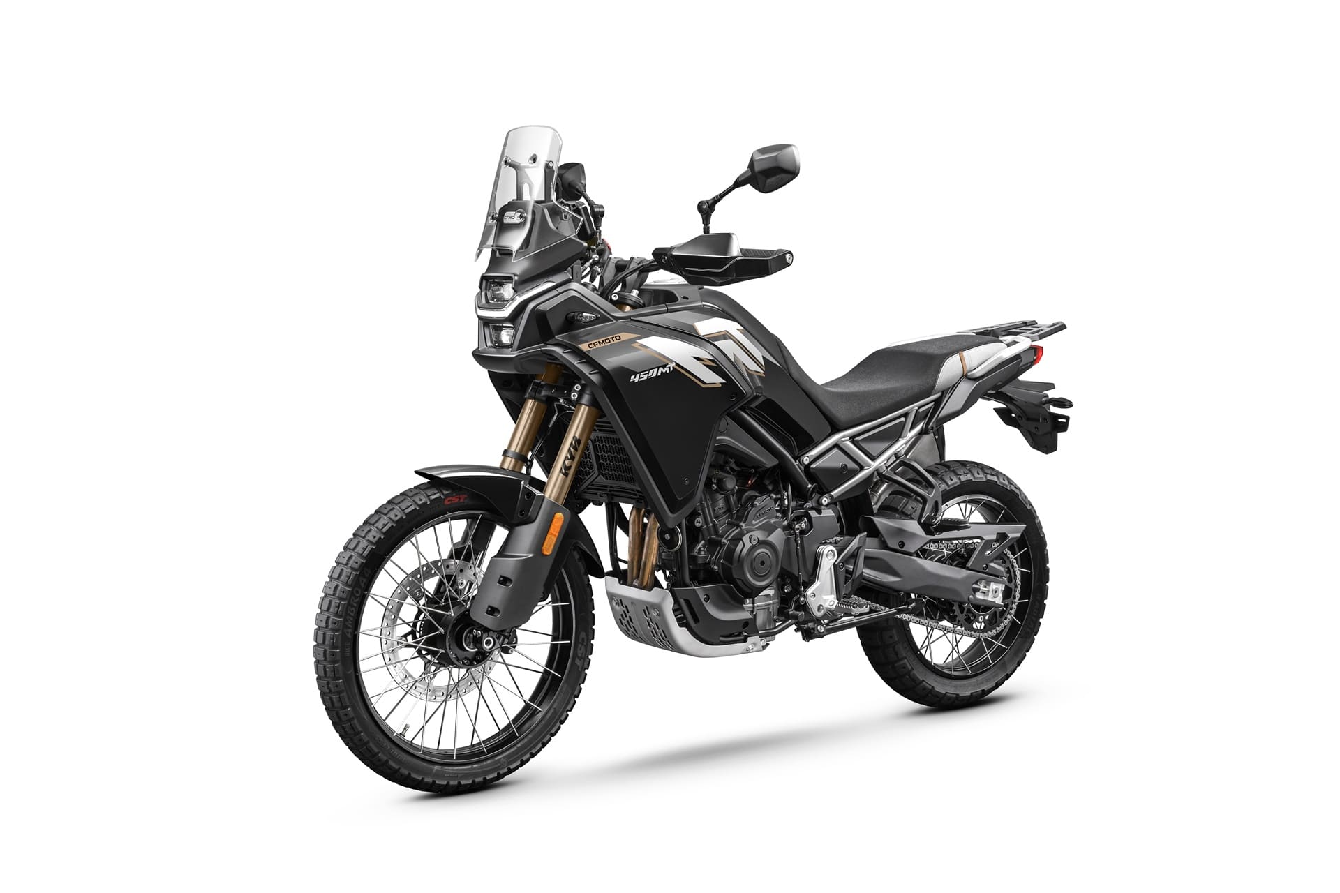 CFMoto sube el listón con la 450MT 2026: Ahora de serie con escape Akrapovič y Rally Pack