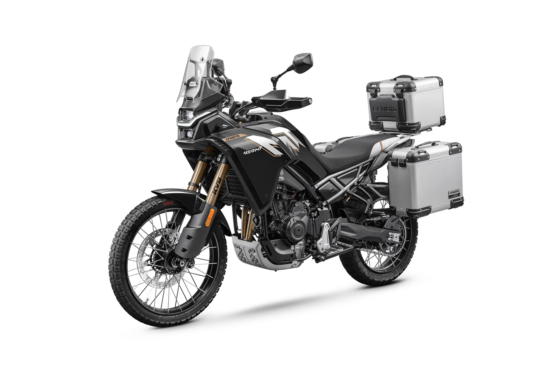 CFMoto sube el listón con la 450MT 2026: Ahora de serie con escape Akrapovič y Rally Pack