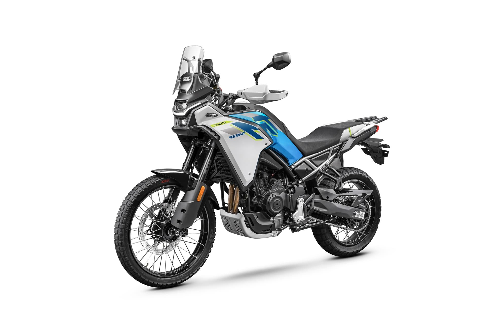CFMoto sube el listón con la 450MT 2026: Ahora de serie con escape Akrapovič y Rally Pack