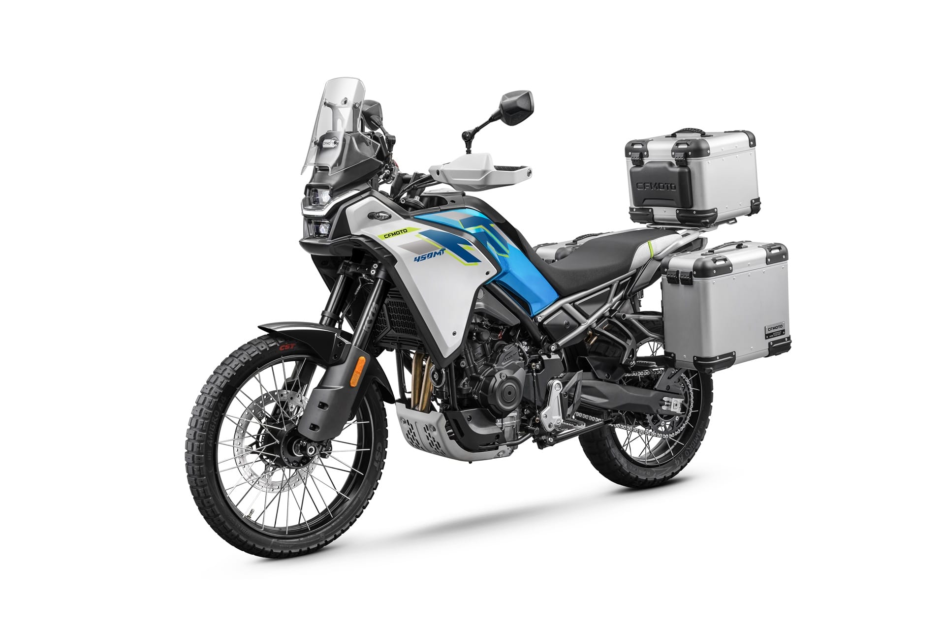 CFMoto sube el listón con la 450MT 2026: Ahora de serie con escape Akrapovič y Rally Pack