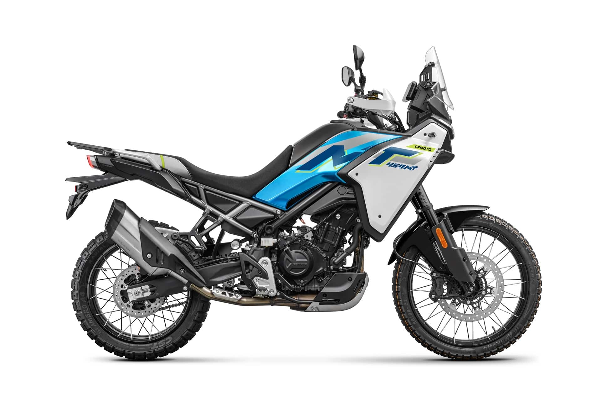 CFMoto sube el listón con la 450MT 2026: Ahora de serie con escape Akrapovič y Rally Pack