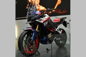 TVS da a conocer la versión europea de su Apache RTX 300 en el concurrido “Salon du 2 Roues” de Lyon
