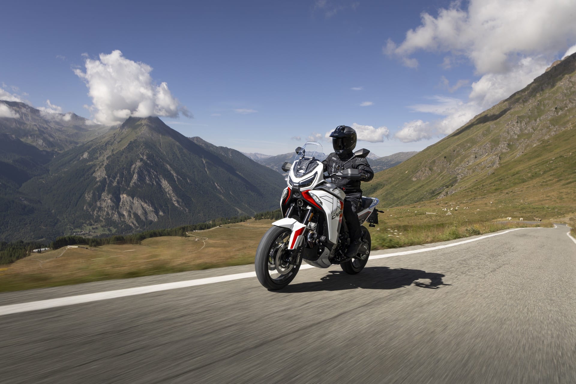 Las nuevas X-Cape 1200 y Alltrhike 450 llegan a los concesionarios oficiales de Moto Morini