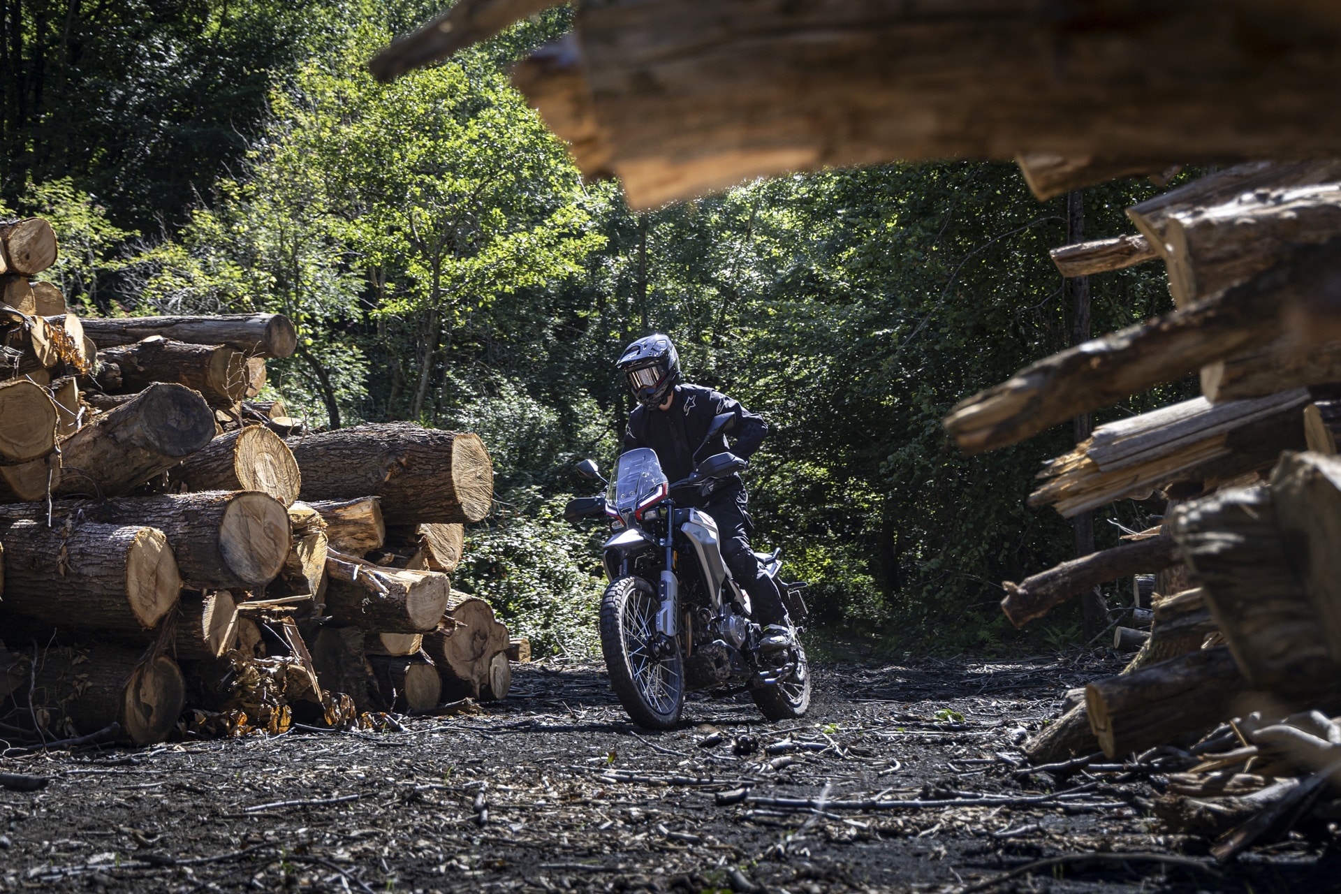 Las nuevas X-Cape 1200 y Alltrhike 450 llegan a los concesionarios oficiales de Moto Morini