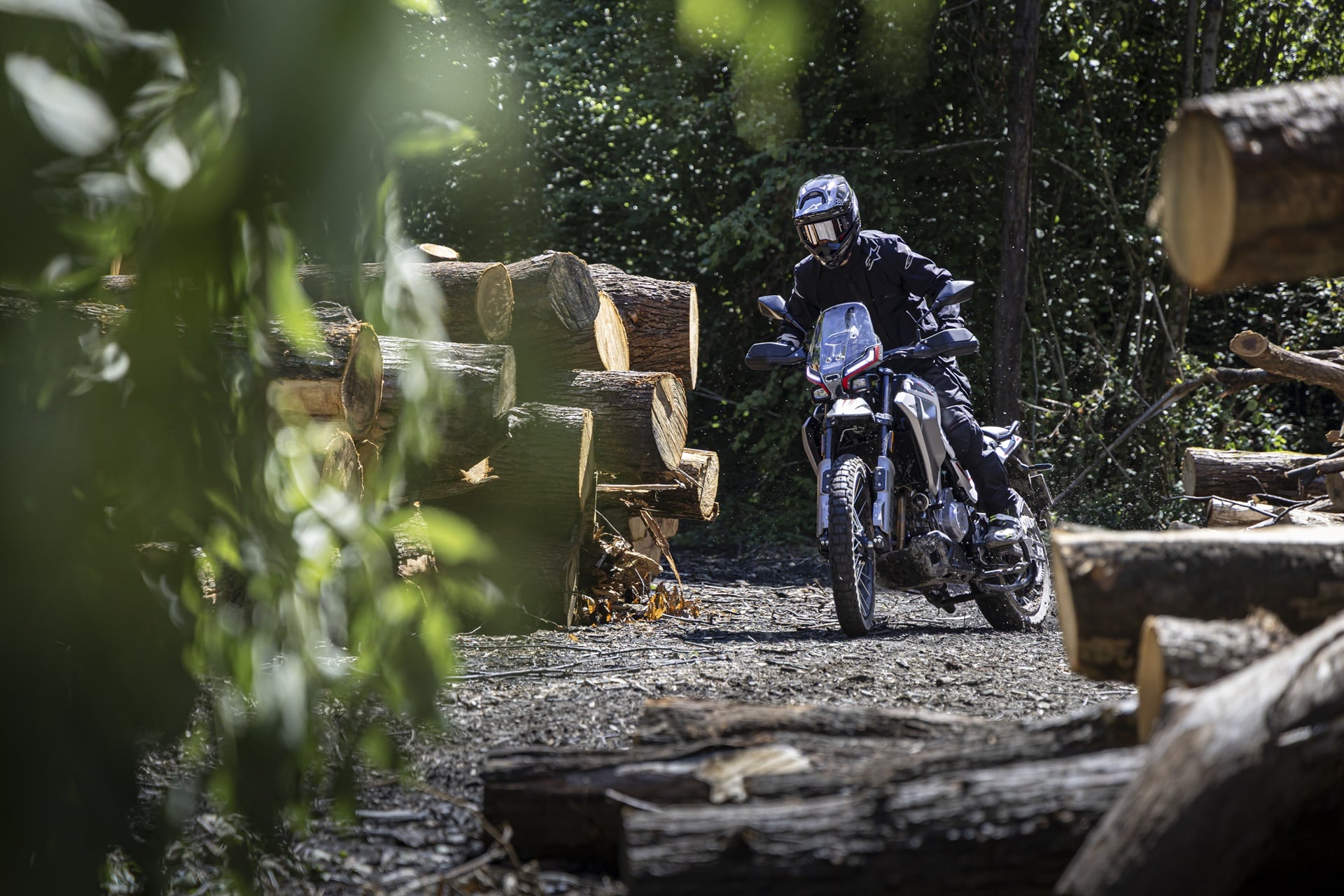 Las nuevas X-Cape 1200 y Alltrhike 450 llegan a los concesionarios oficiales de Moto Morini