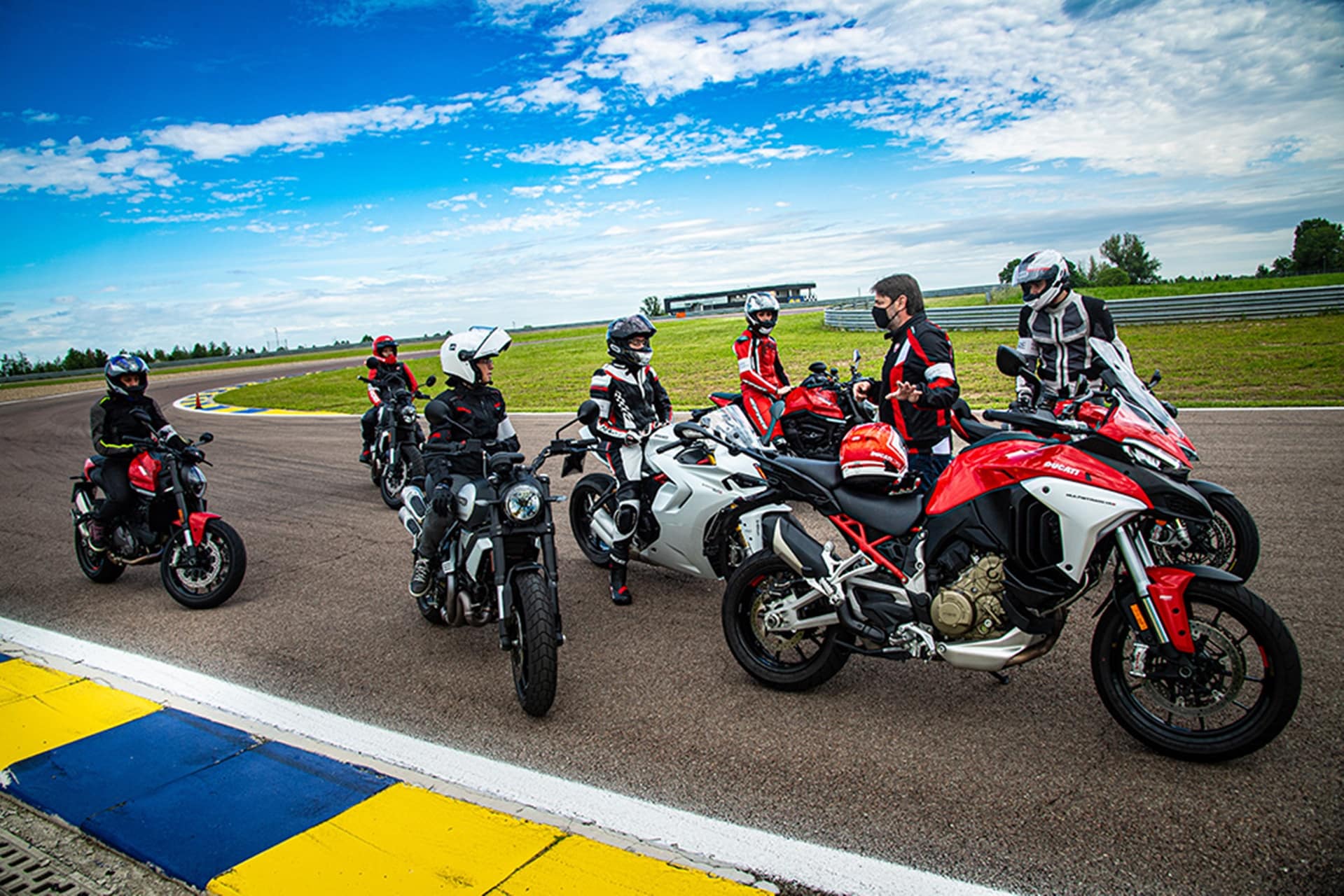 Ducati Riding Camp: El programa de formación para mejorar la seguridad y la técnica de los usuarios