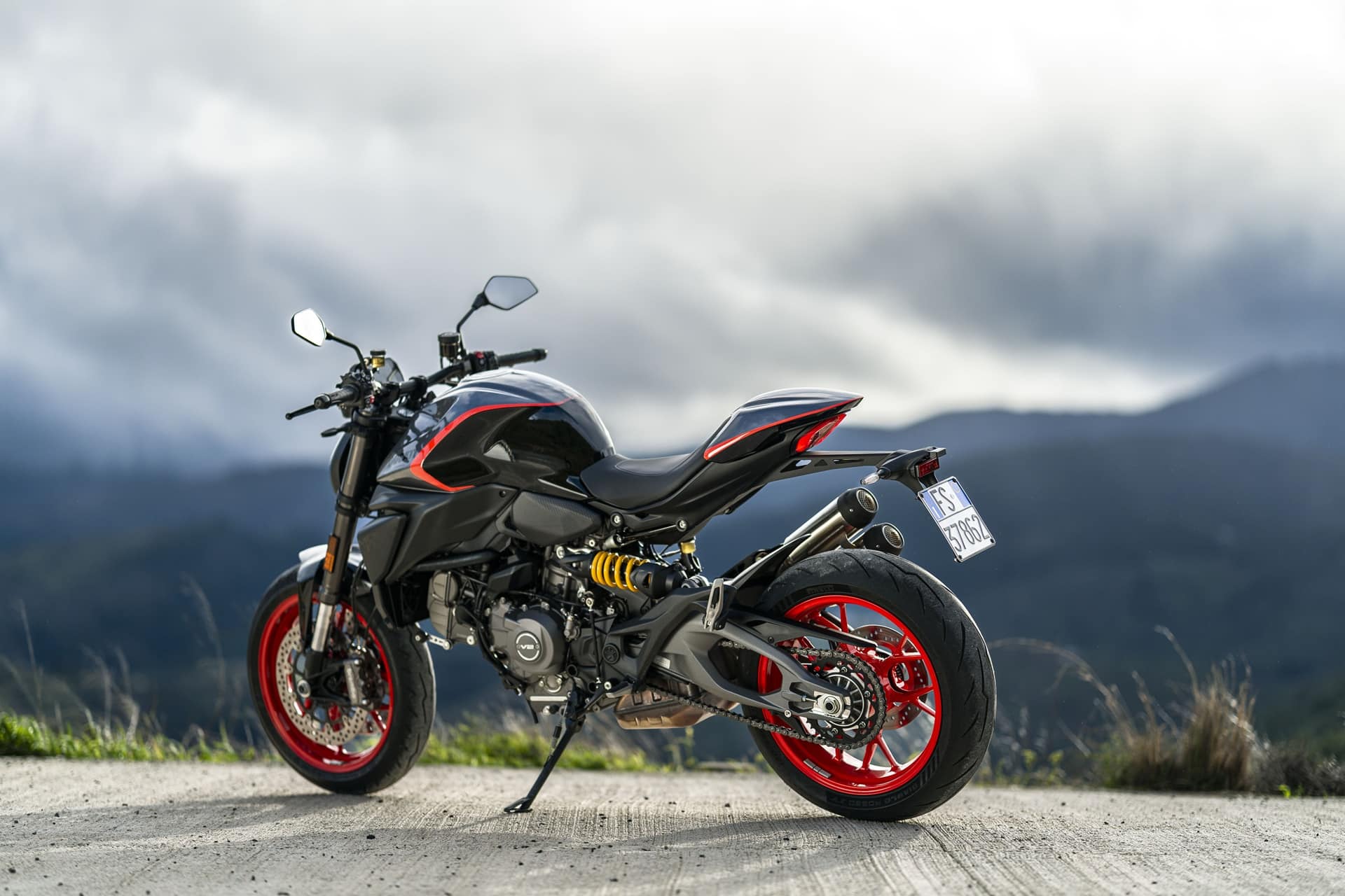 Ducati amplía la gama de colores de la gama Monster con la nueva decoración Sport