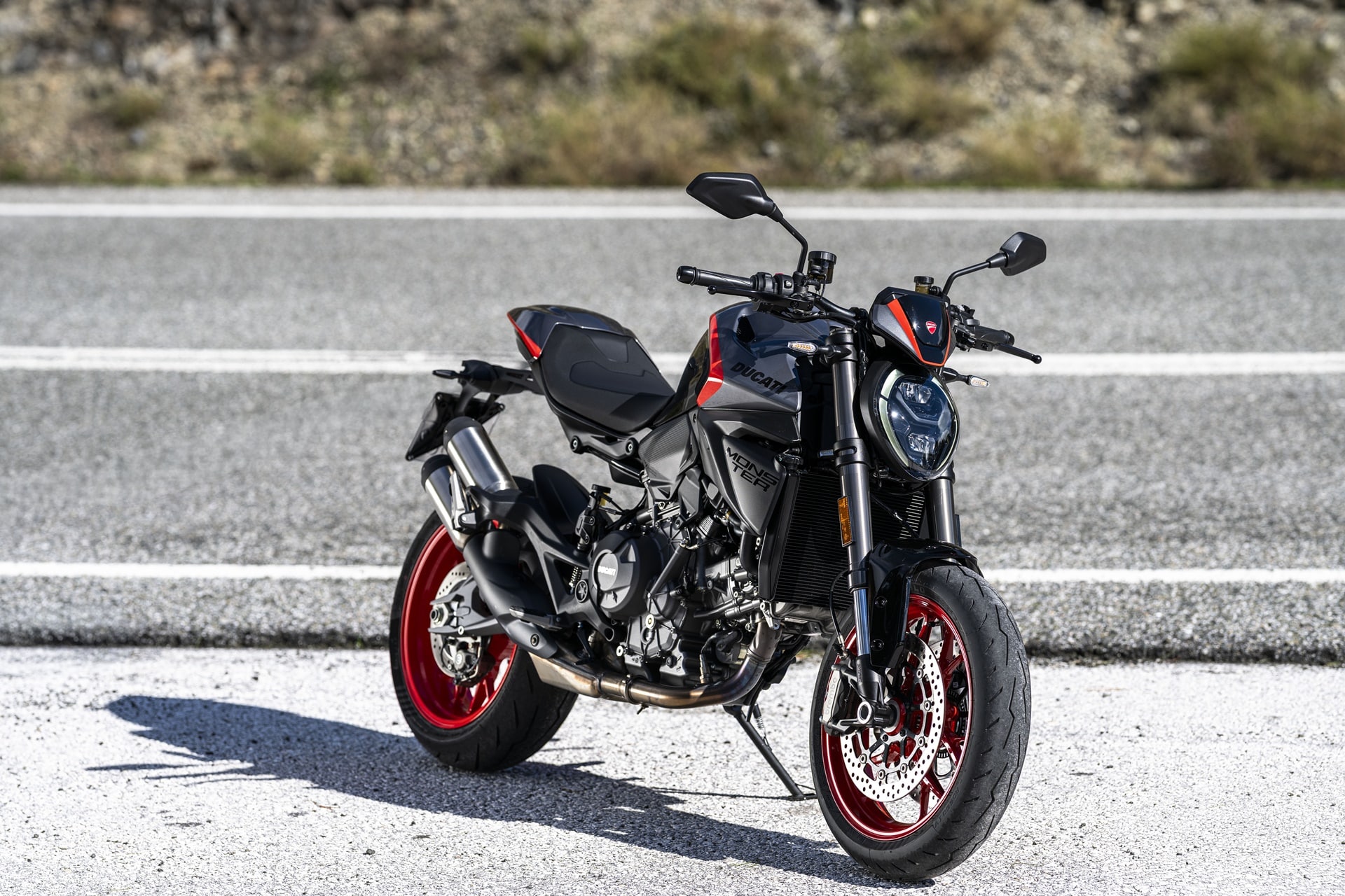 Ducati amplía la gama de colores de la gama Monster con la nueva decoración Sport