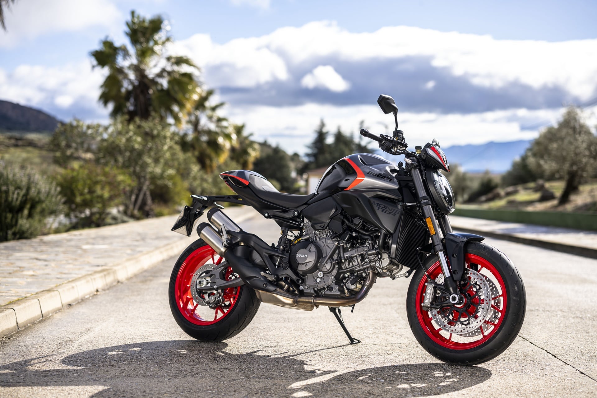 Ducati amplía la gama de colores de la gama Monster con la nueva decoración Sport