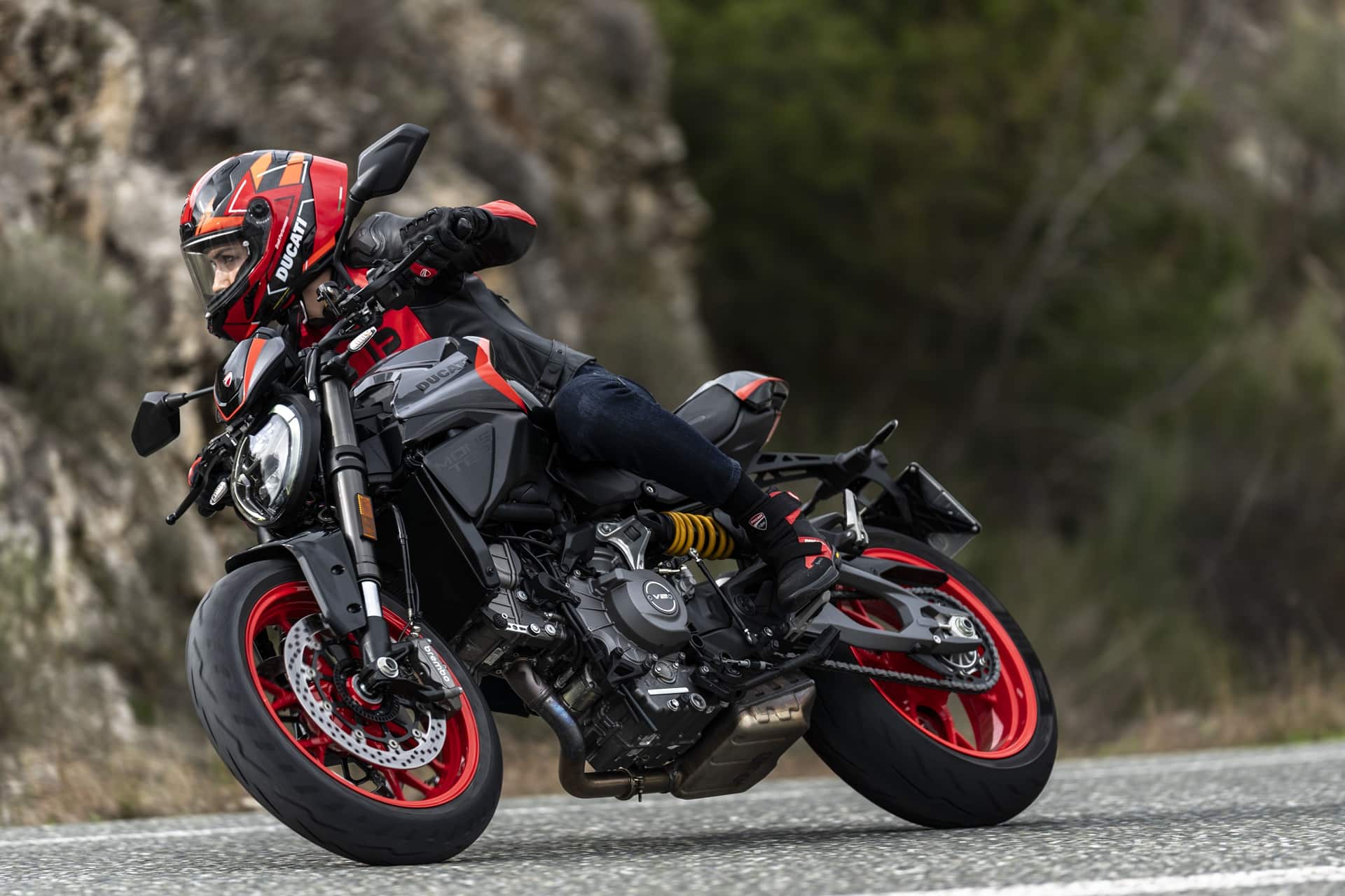 Ducati amplía la gama de colores de la gama Monster con la nueva decoración Sport