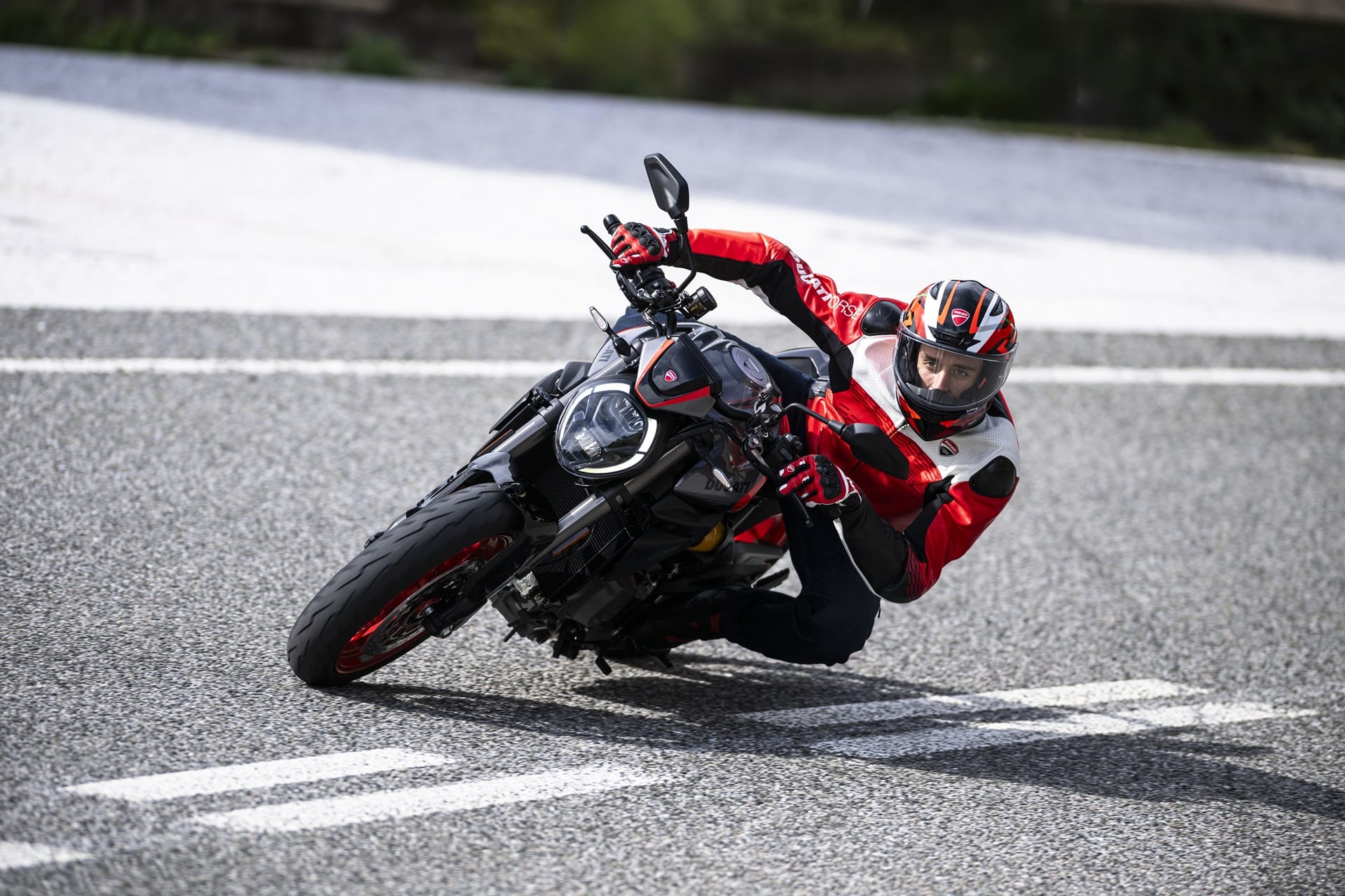 Ducati amplía la gama de colores de la gama Monster con la nueva decoración Sport