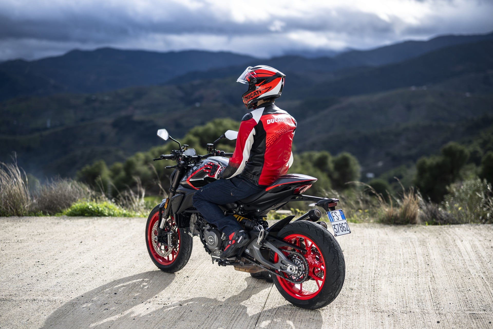 Ducati amplía la gama de colores de la gama Monster con la nueva decoración Sport