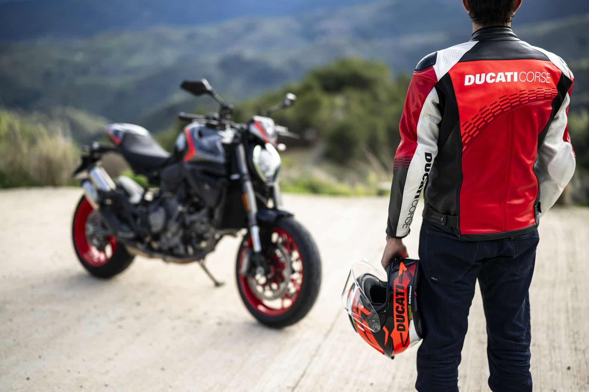 Ducati amplía la gama de colores de la gama Monster con la nueva decoración Sport