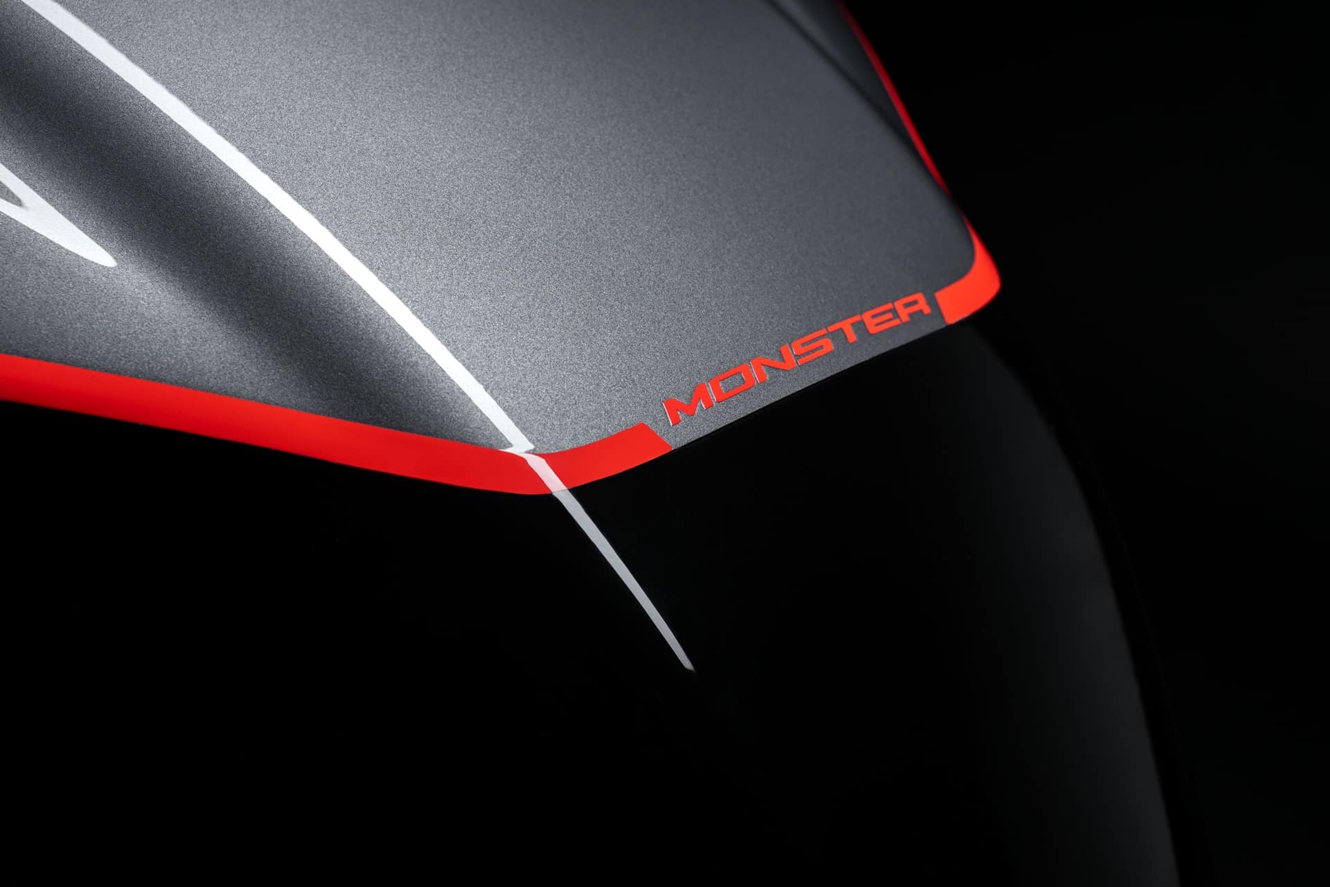 Ducati amplía la gama de colores de la gama Monster con la nueva decoración Sport