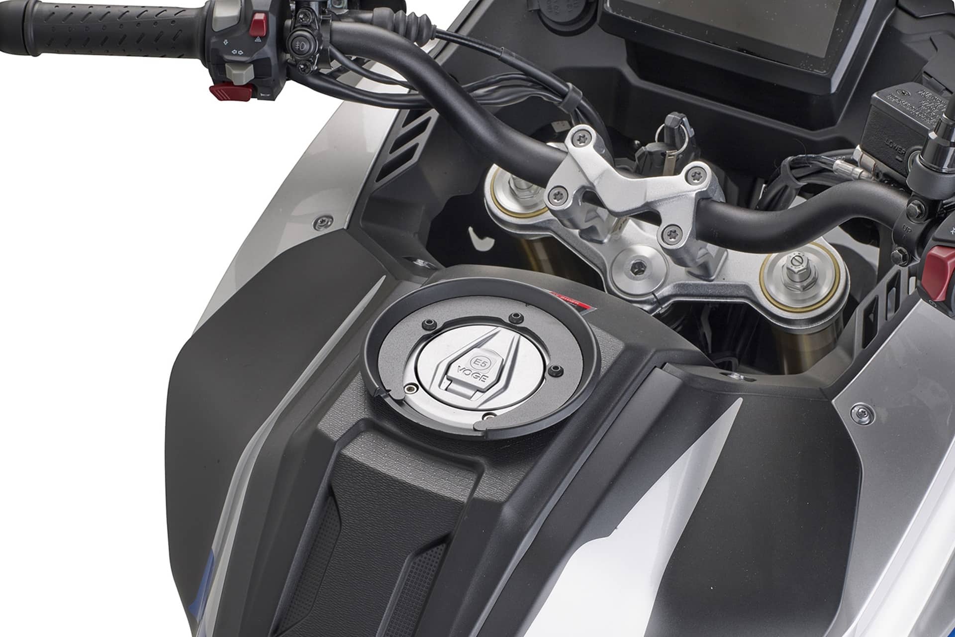 GIVI nos muestra su gama específica 2026 de accesorios para la Voge 900 DSX