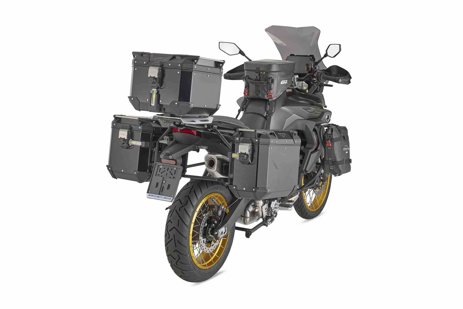 GIVI nos muestra su gama específica 2026 de accesorios para la Voge 900 DSX
