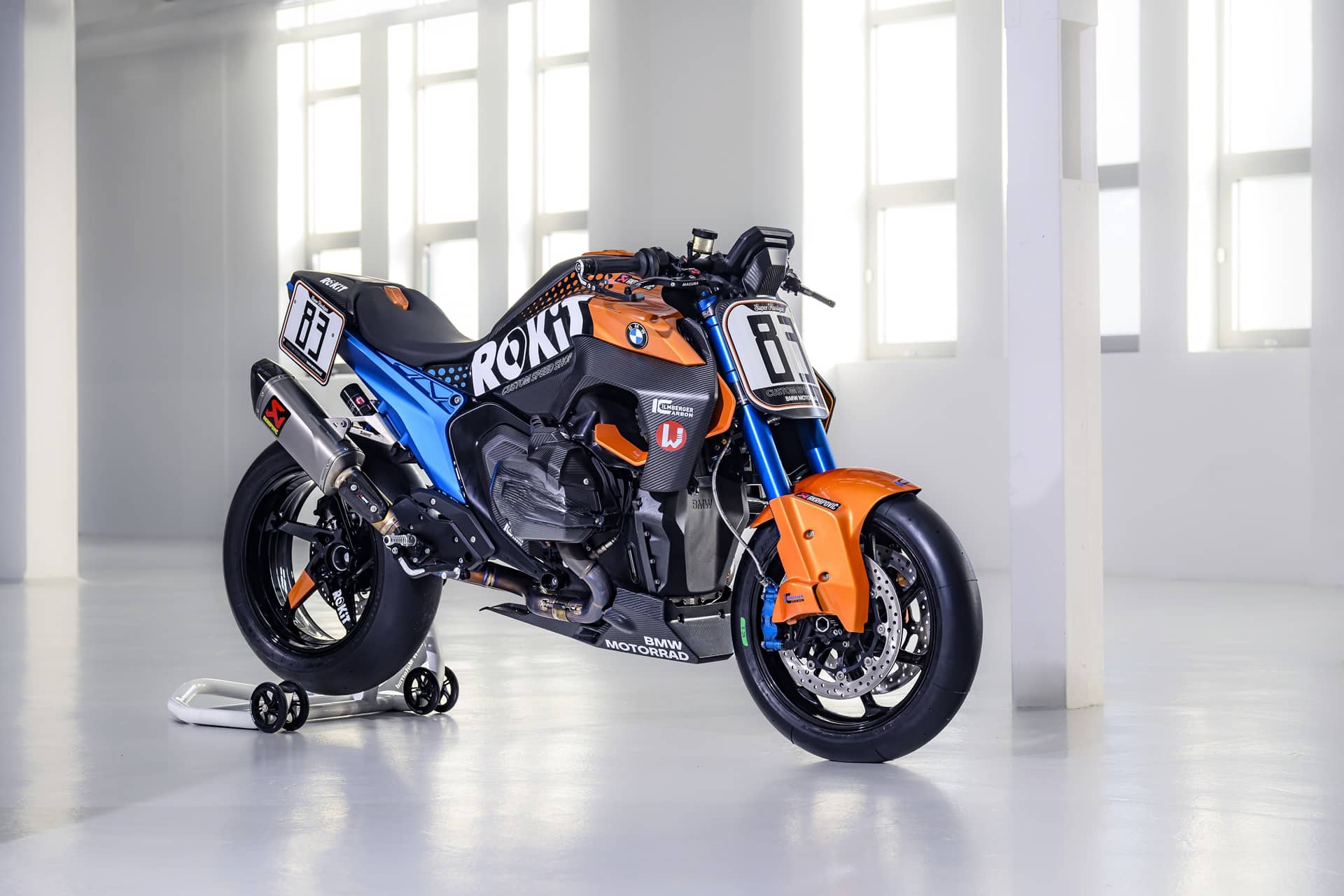 BMW R 1300 R Superhooligan: Un tributo a 50 años de historia