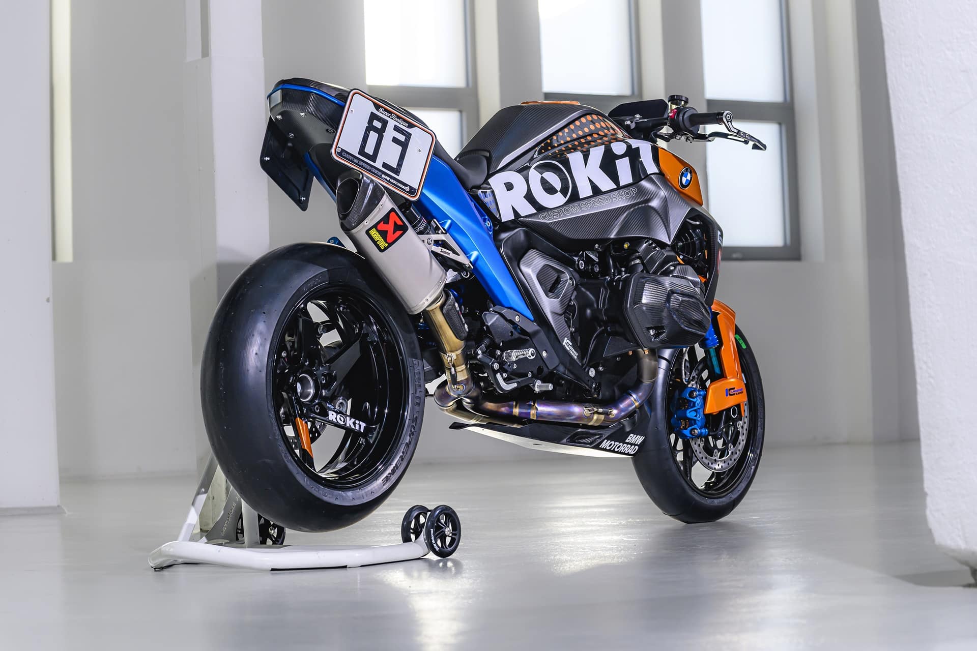 BMW R 1300 R Superhooligan: Un tributo a 50 años de historia