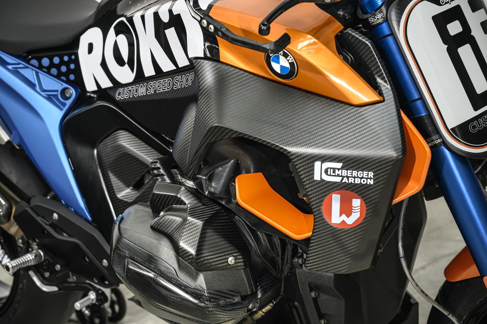 BMW R 1300 R Superhooligan: Un tributo a 50 años de historia