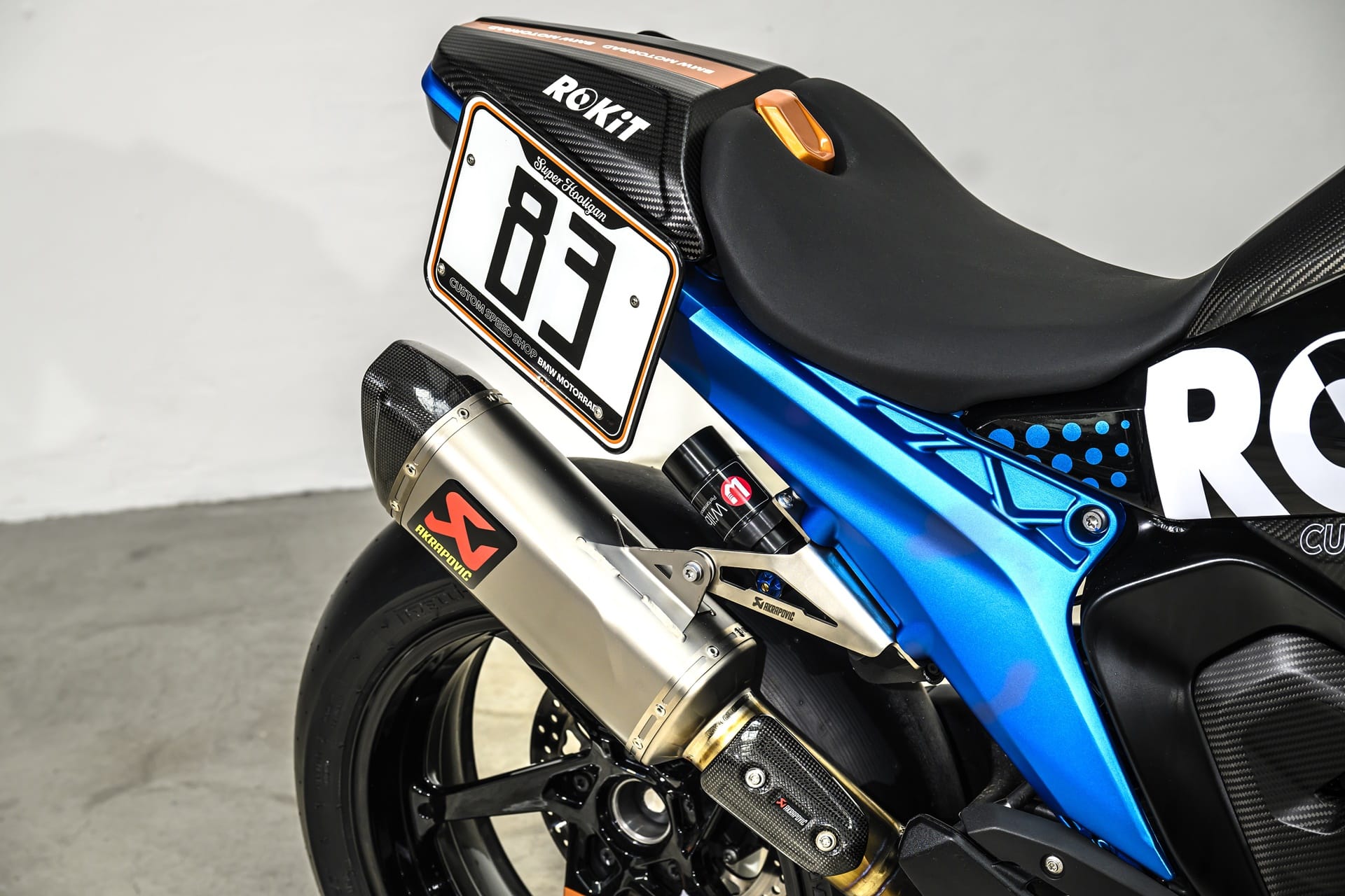 BMW R 1300 R Superhooligan: Un tributo a 50 años de historia