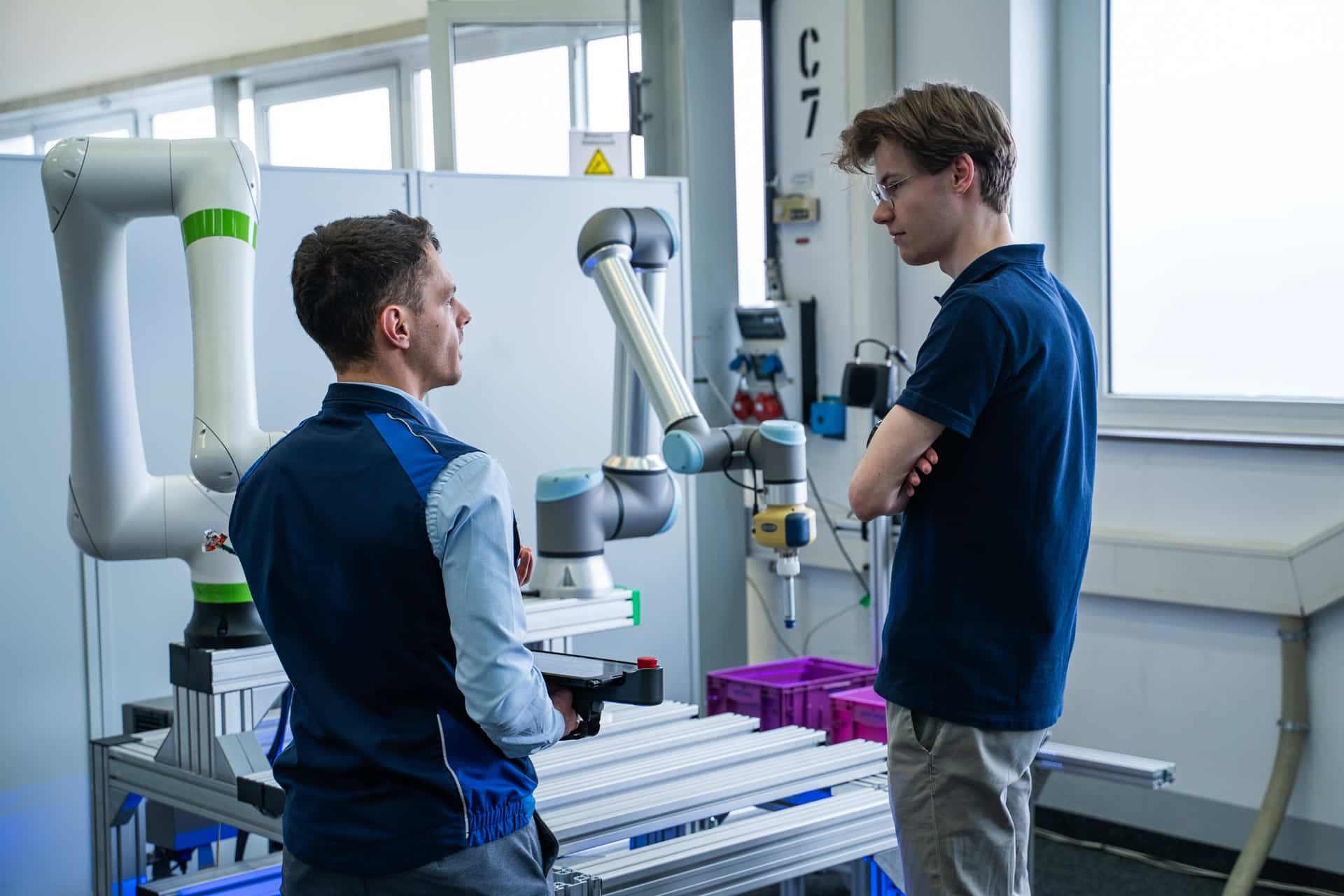 El Grupo BMW utilizará robots humanoides en la producción en Europa por primera vez