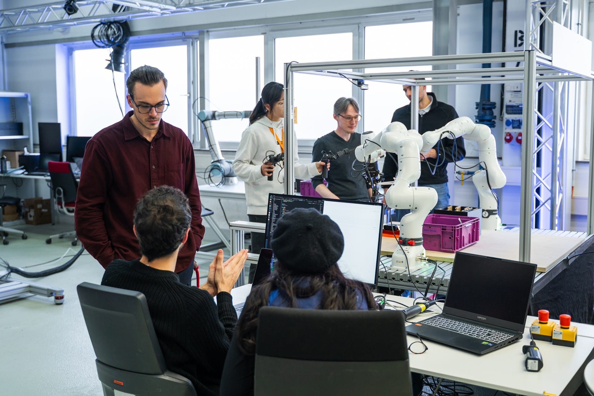 El Grupo BMW utilizará robots humanoides en la producción en Europa por primera vez