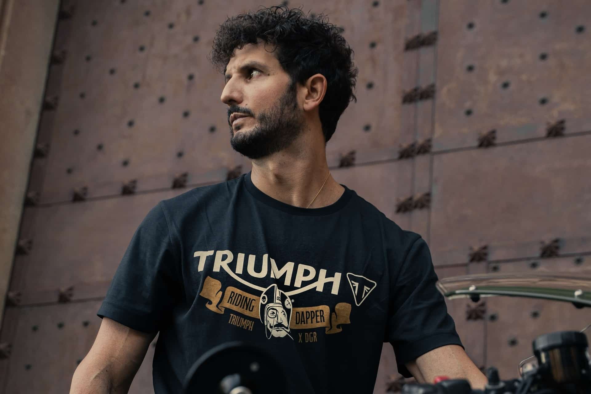 Triumph X DGR 2026: La marca británica presenta su nueva colección de ropa de edición limitada