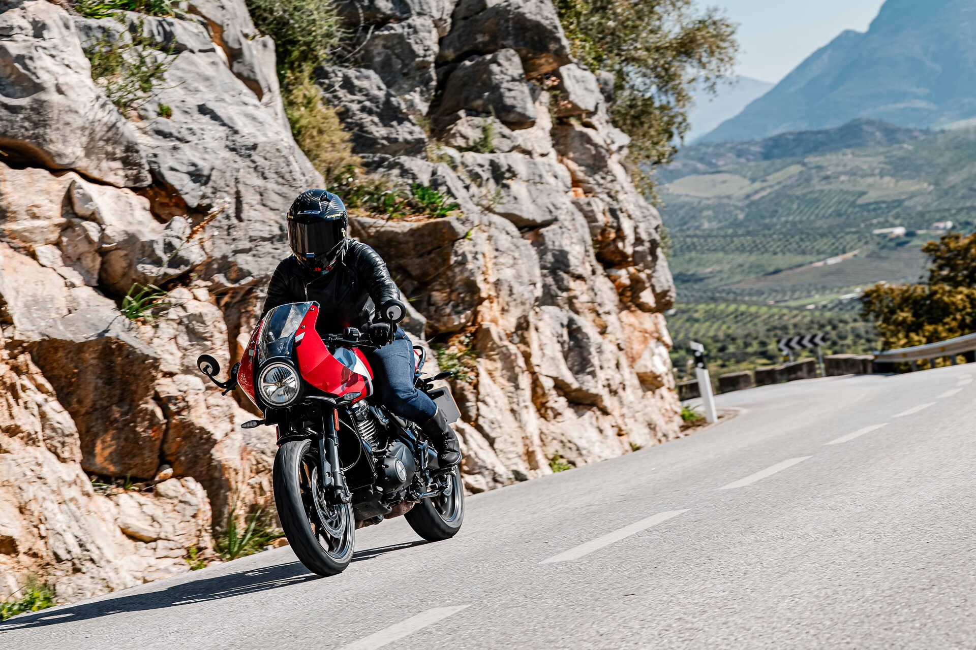 Prueba Triumph Tracker 400 y Triumph Thruxton 400