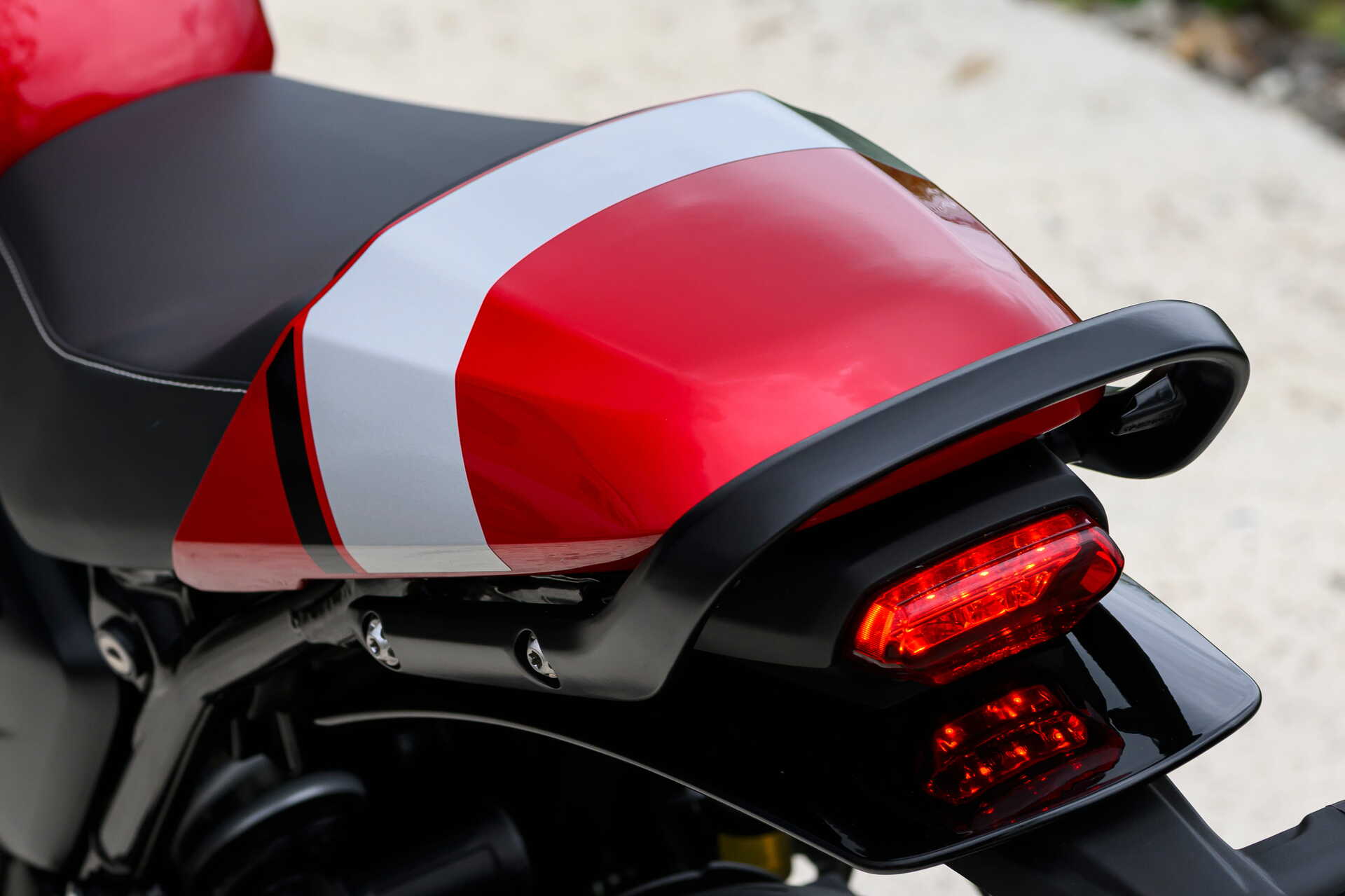 Prueba Triumph Tracker 400 y Triumph Thruxton 400