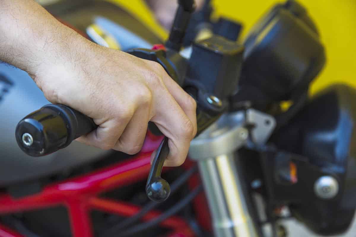 ¿Sabes frenar bien en moto? La Policía de las Vegas ha llegado a la conclusión que la mayoría de gente no