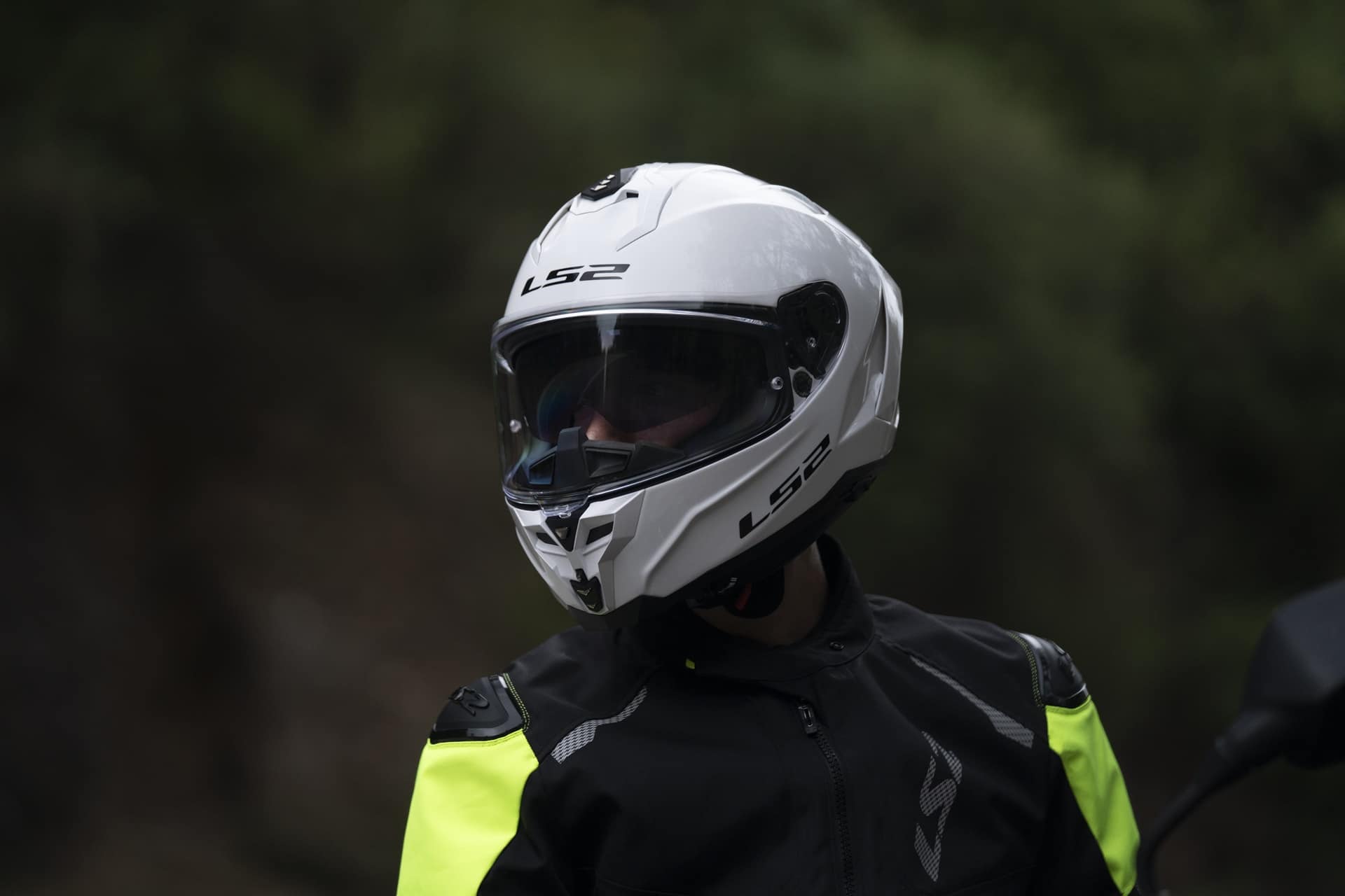LS2 presenta su nuevo Challenger II, el casco integral que combina rendimiento, confort y máxima seguridad