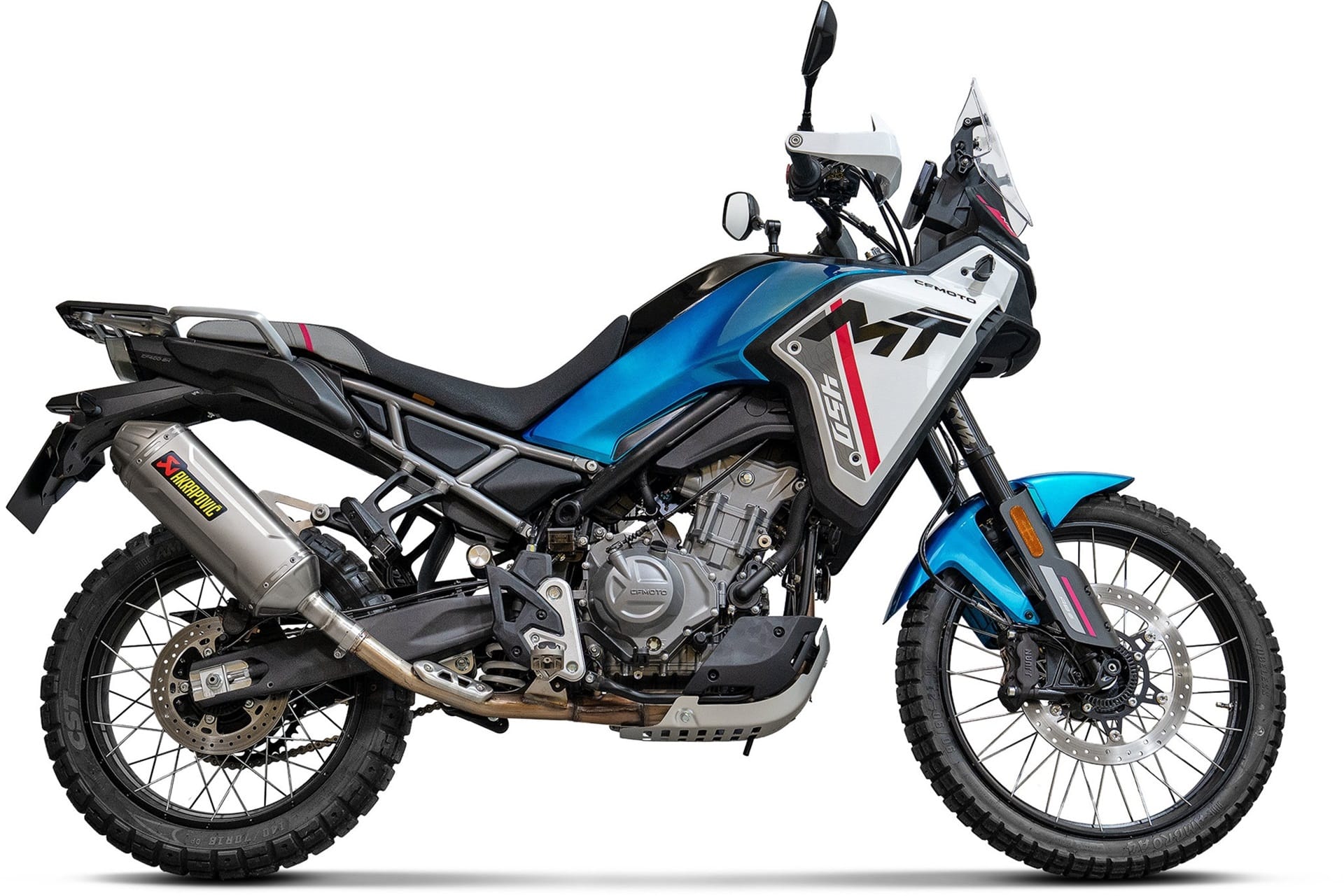 CFMoto sube el listón con la 450MT 2026: Ahora de serie con escape Akrapovič y Rally Pack