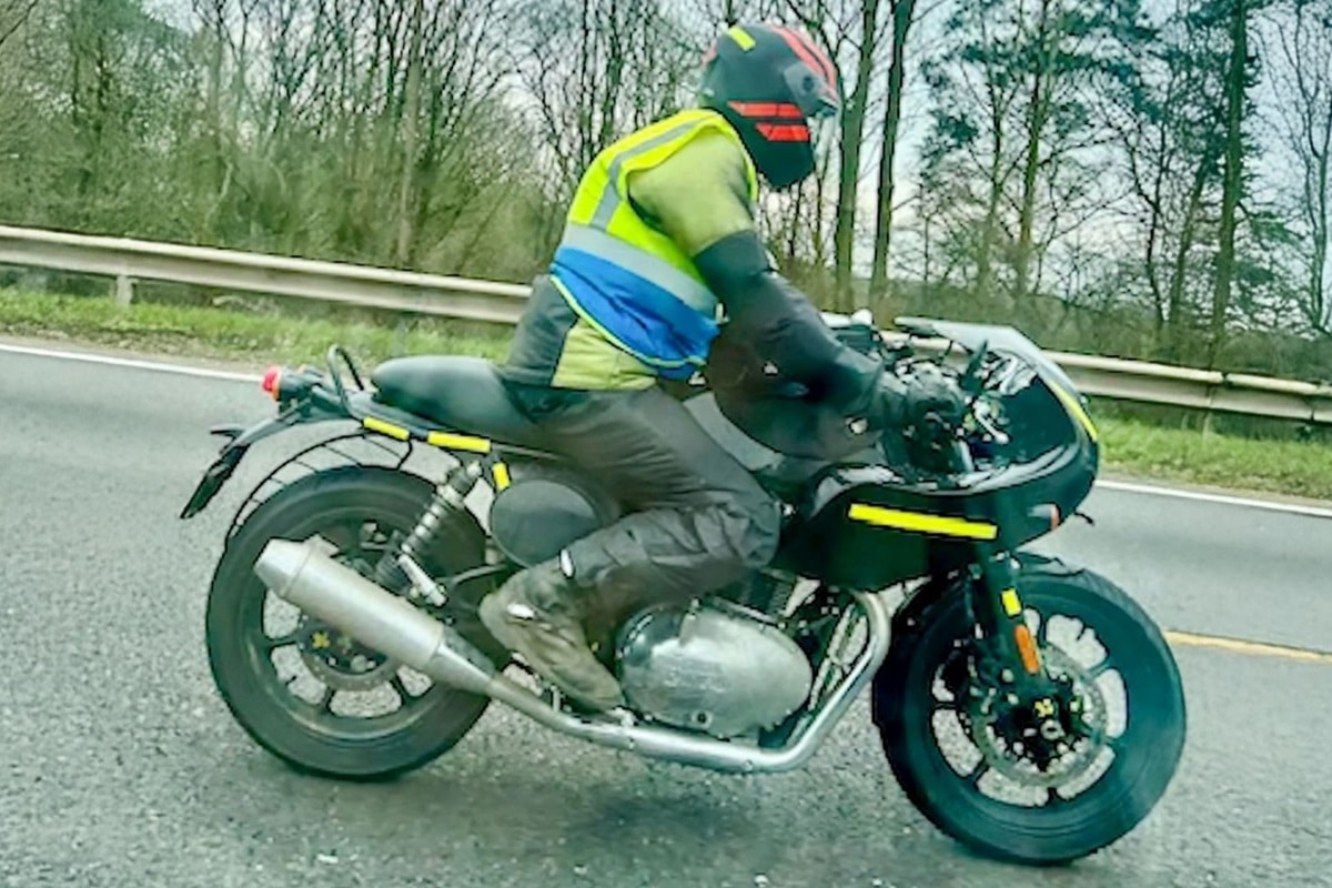 Avistada la versión carenada de la futura Continental GT 750 en pleno test de prueba