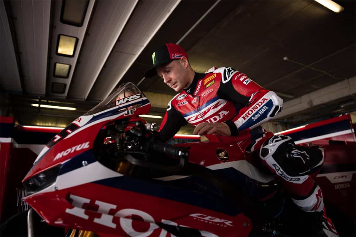 Tras colgar el casco de piloto oficial, Rea se puso el de probador para HRC