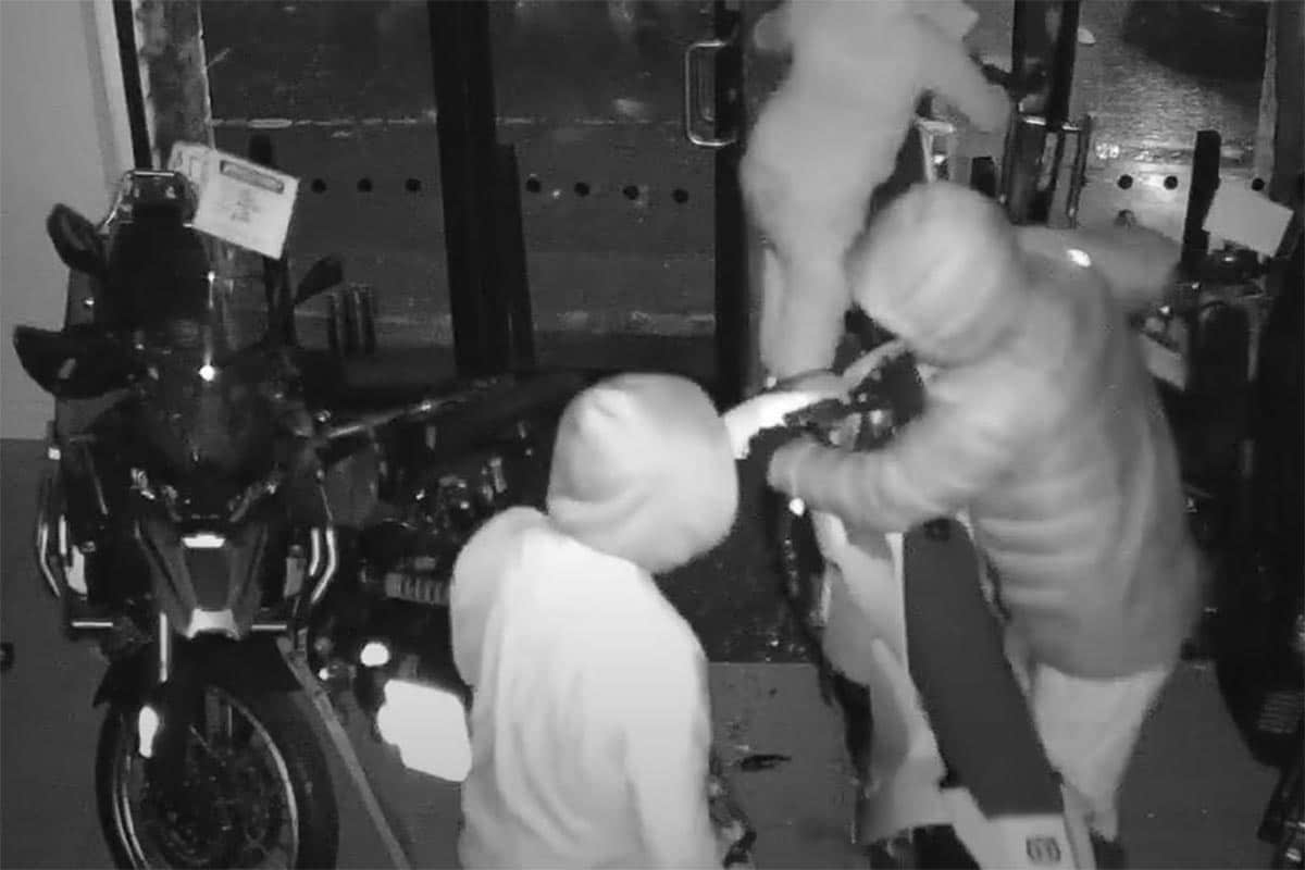 Los siete ladrones iban totalmente encapuchados