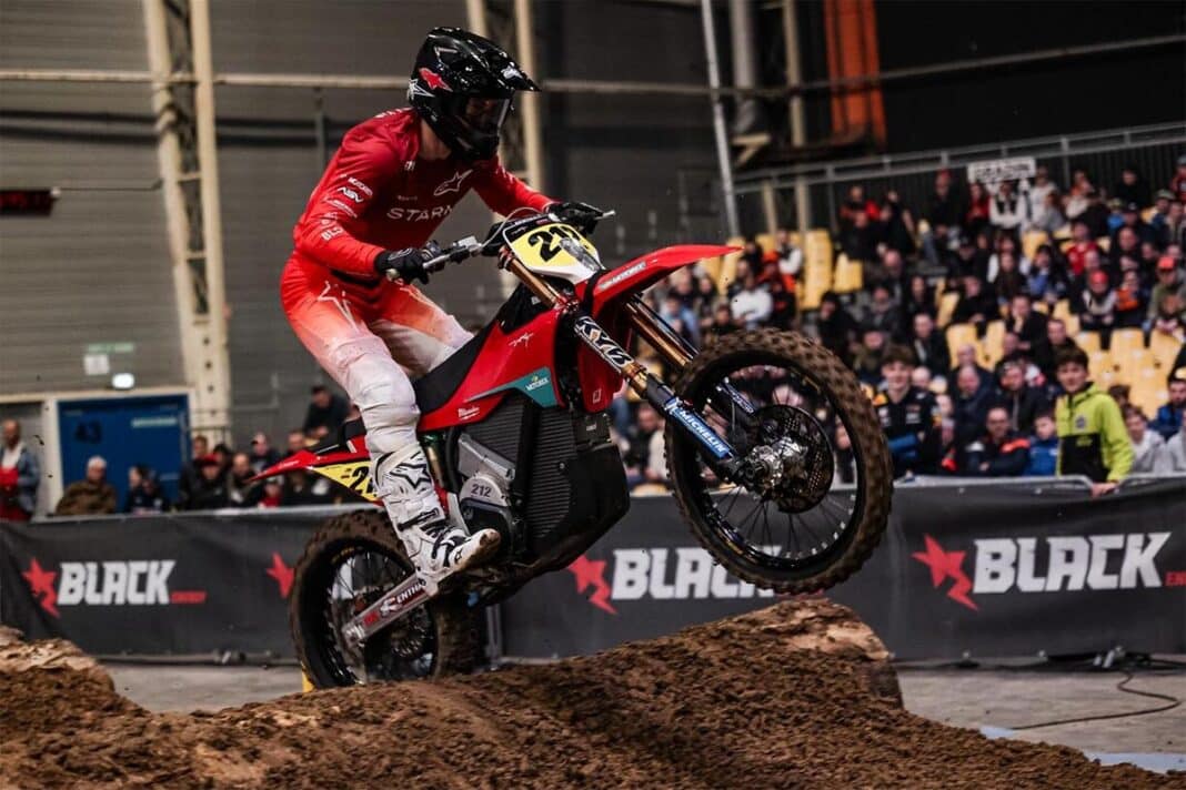 Stark hace historia y gana el Mundial de Constructores de SuperEnduro con una moto eléctrica a las motos de gasolina
