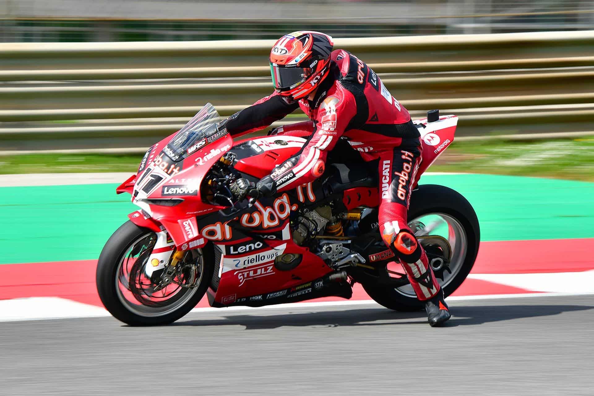 Bulega sufrió una caída en la que también se vio involucrado Vierge, aunque afortunadamente los dos están bien