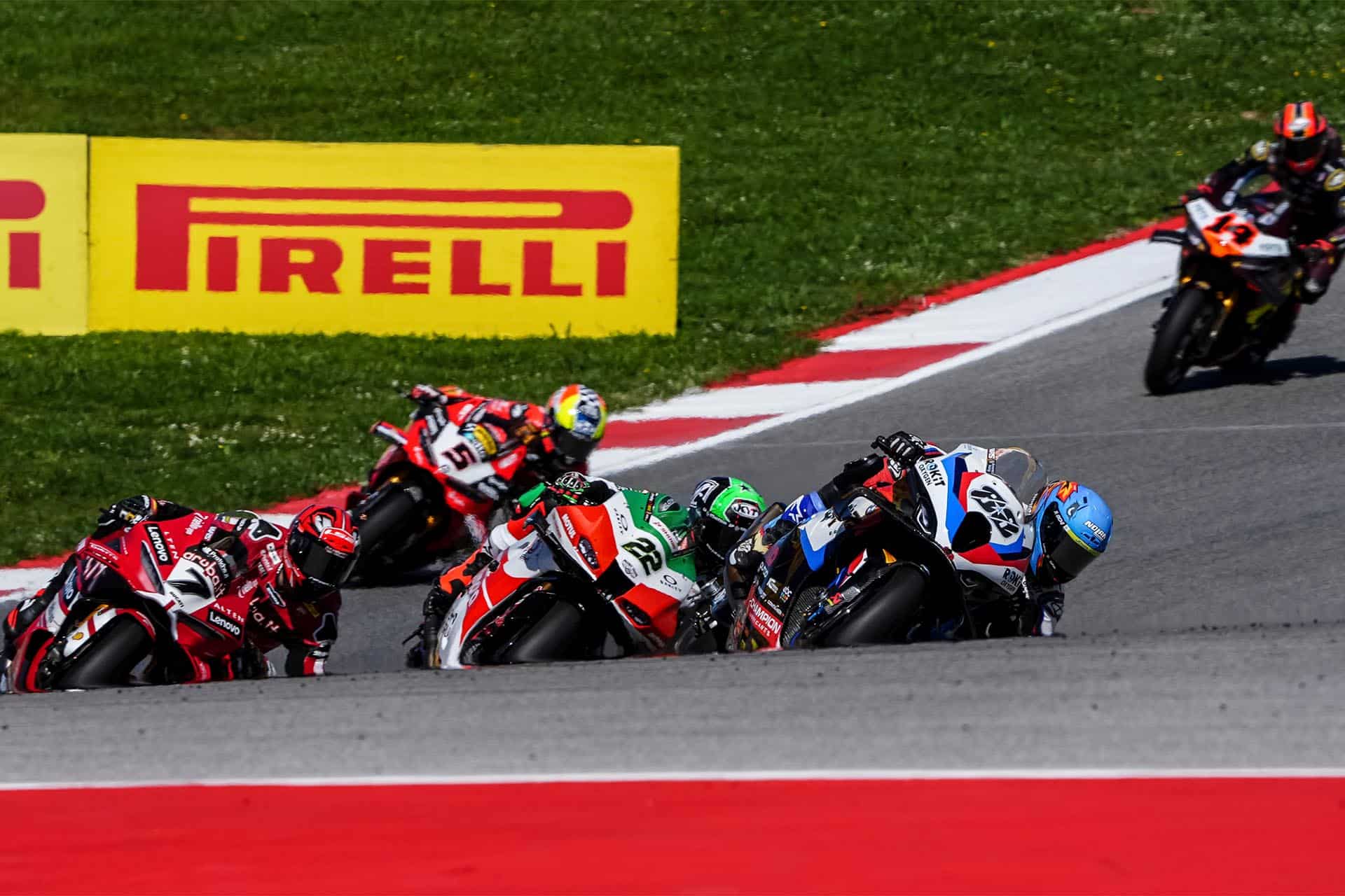 Oliveira sigue progresando con la BMW y brilló en casa