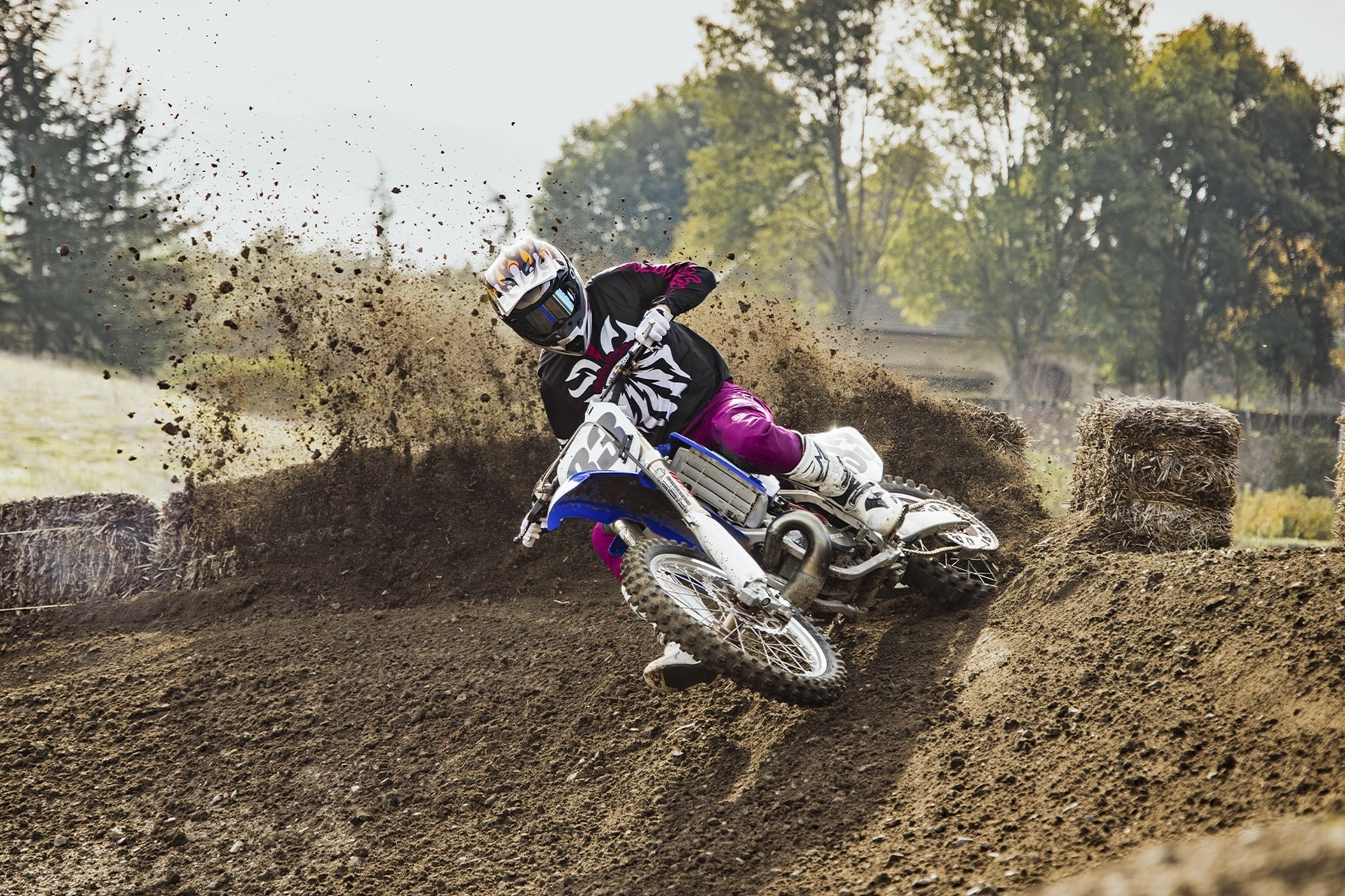 Troy Lee Designs presenta su colección 2026 incluyendo su casco SE5 Carbon