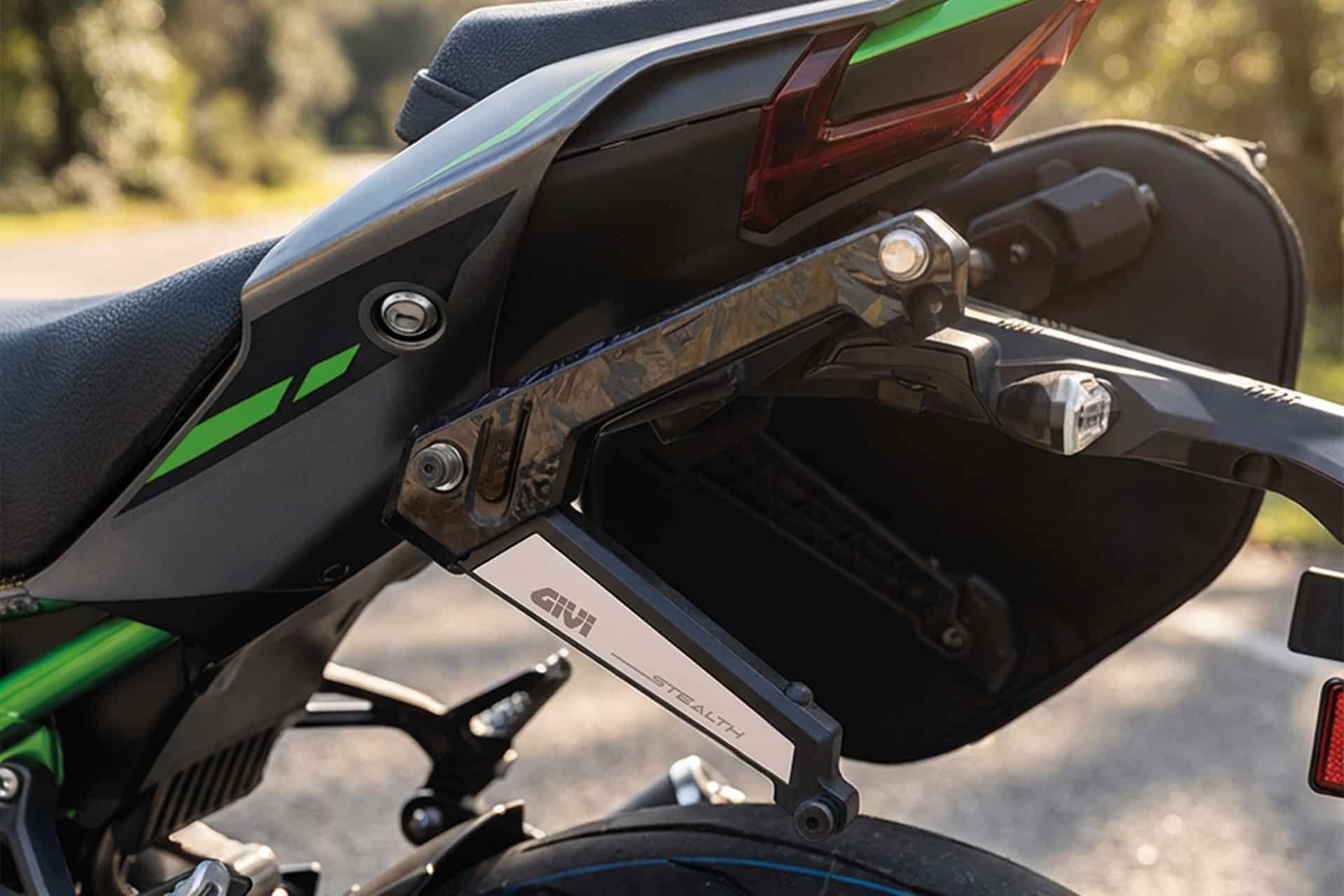 GIVI Stealth: El anclaje retráctil que preserva la estética original de la moto