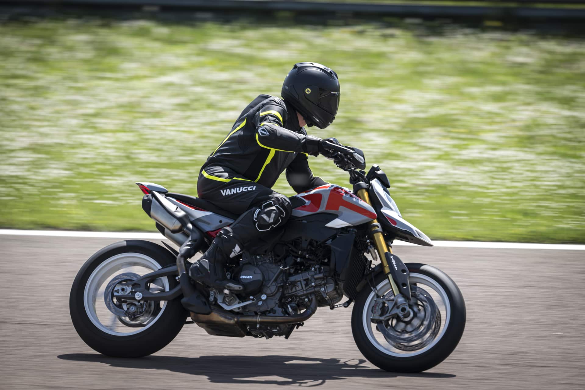 Prueba Ducati Hypermotard V2 SP 2026