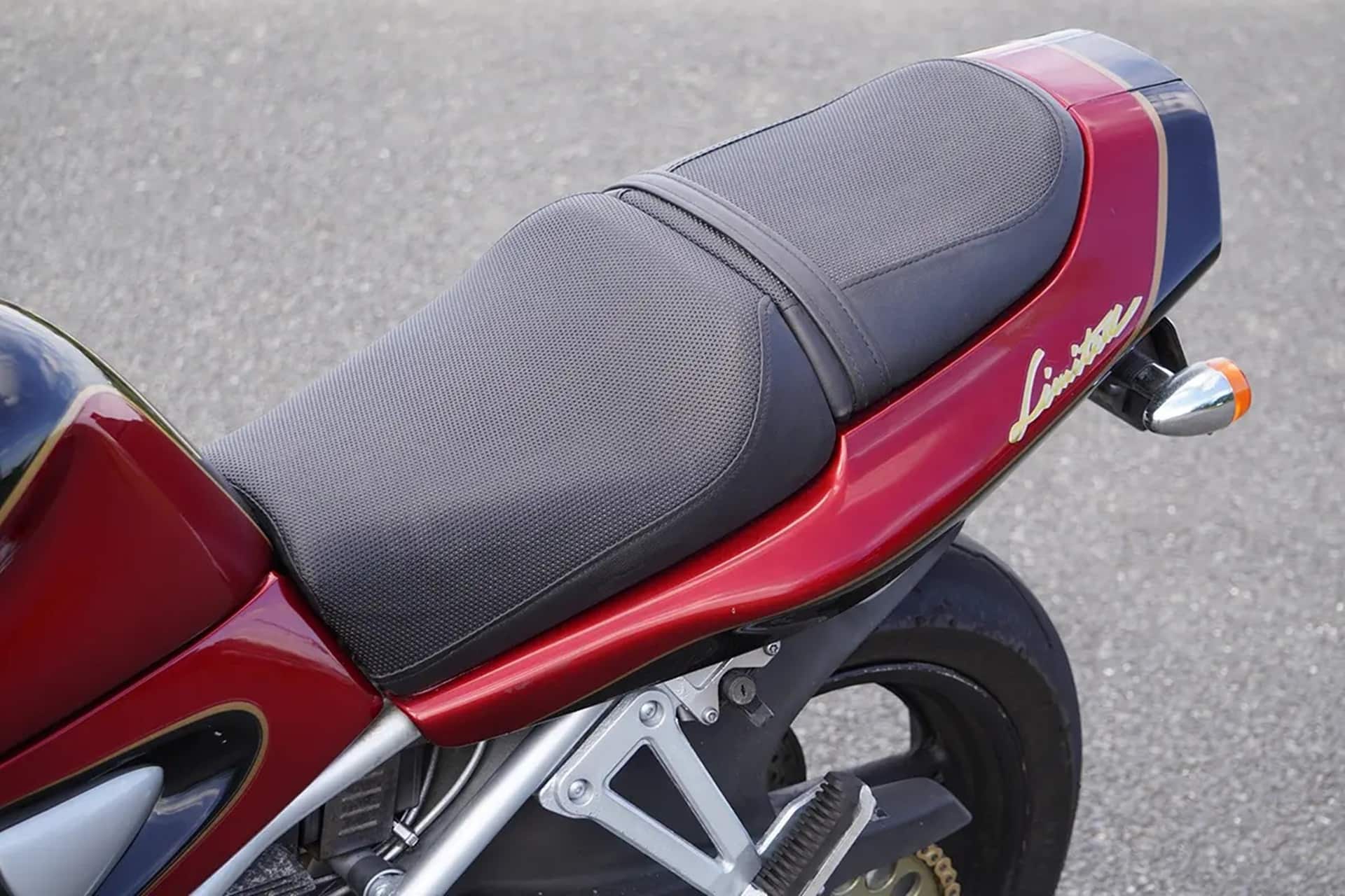 Bandit 400 Limited: Auténtico espíritu Café Racer noventero “Made in Japan”