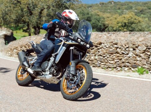 Prueba Kove 800X GT 2026