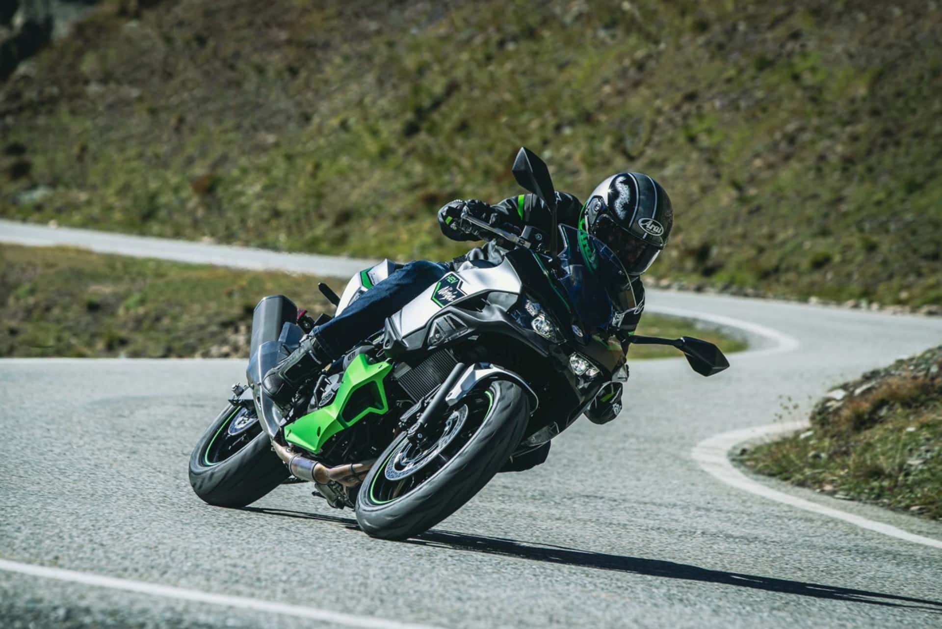Kawasaki Ninja 7 y Z7 Hybrid 2026