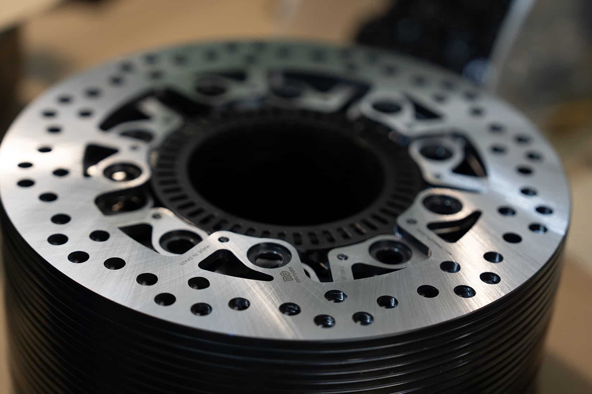NG Brakes estrena sus nuevos discos de freno específicos para la Voge 800 Rally