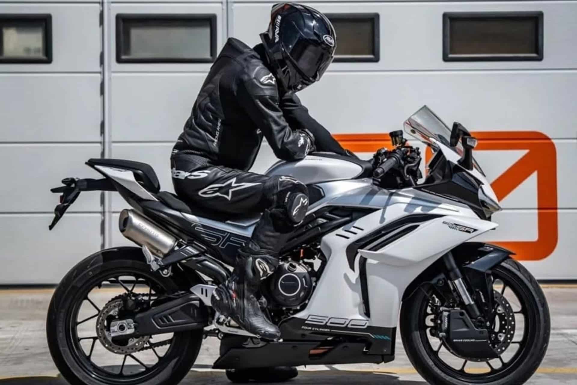 Se desvela la nueva CFMoto 500SR: 78 CV por poco más de 3.600 euros