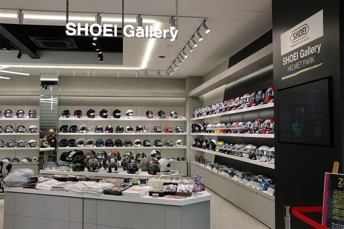 Además del museo, está la gama Shoei actual