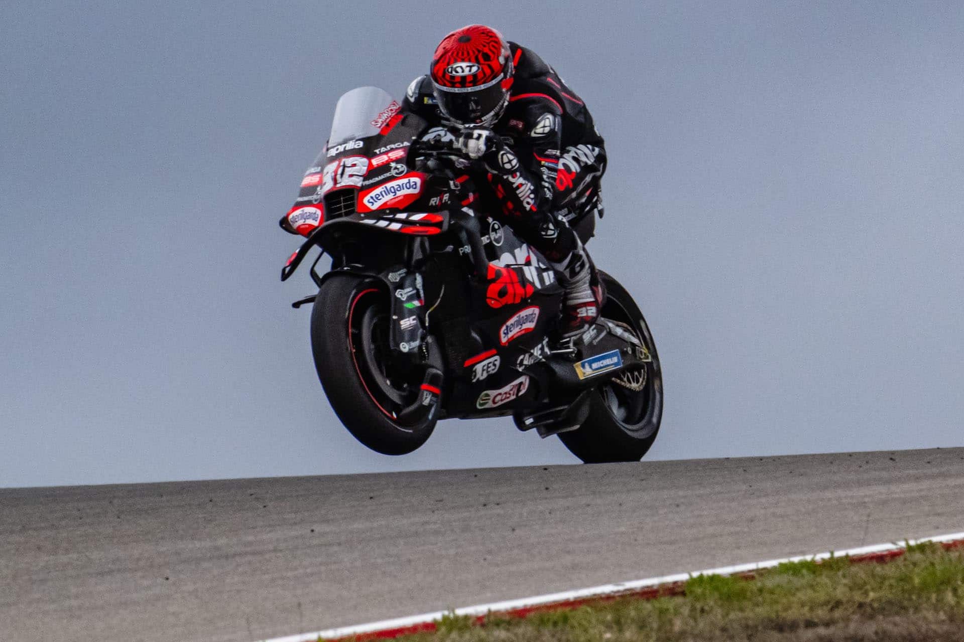 Aprilia está en una posición de ventaja frente a sus rivales